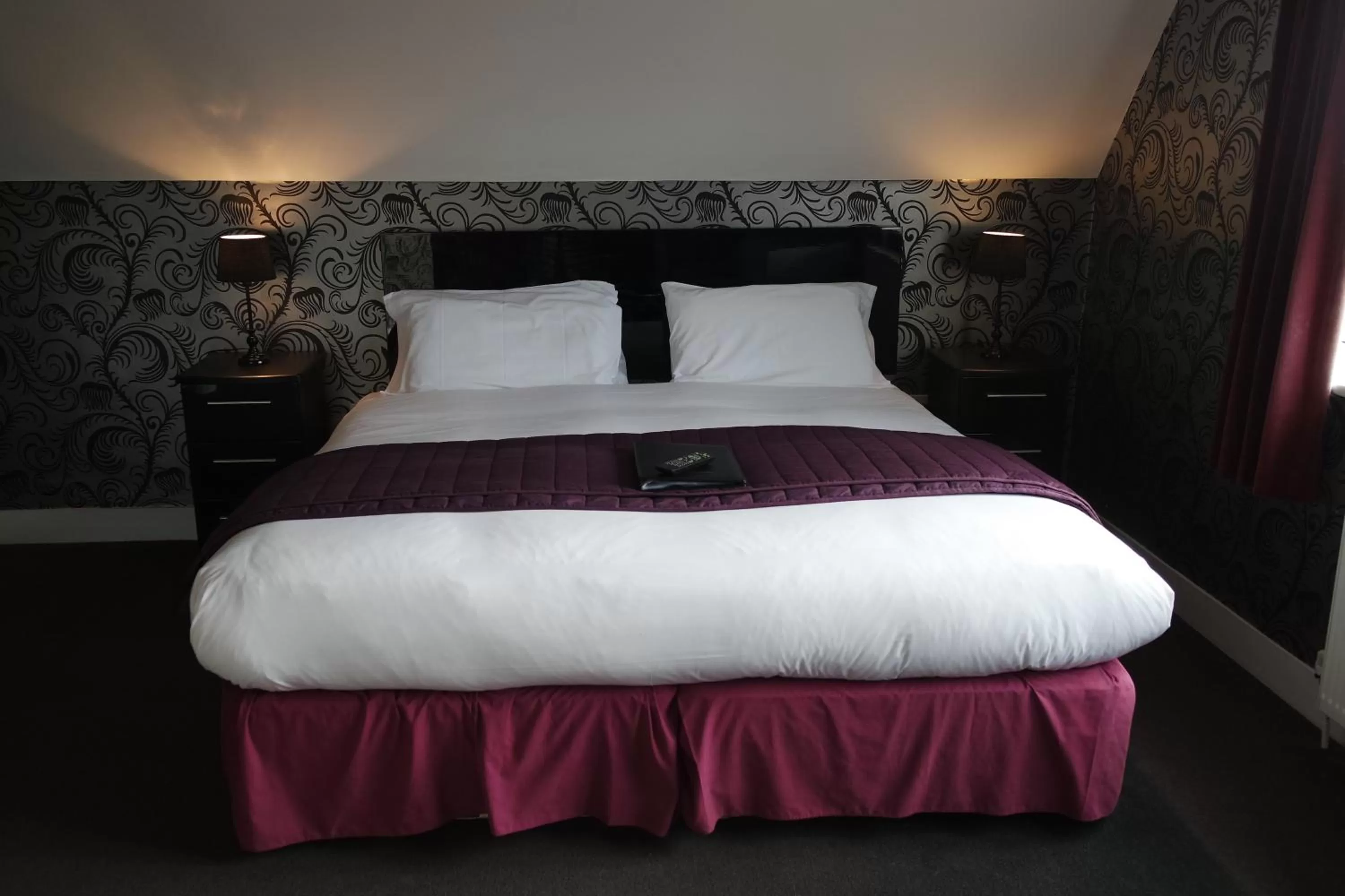 Bedroom, Bed in Gable End Hotel