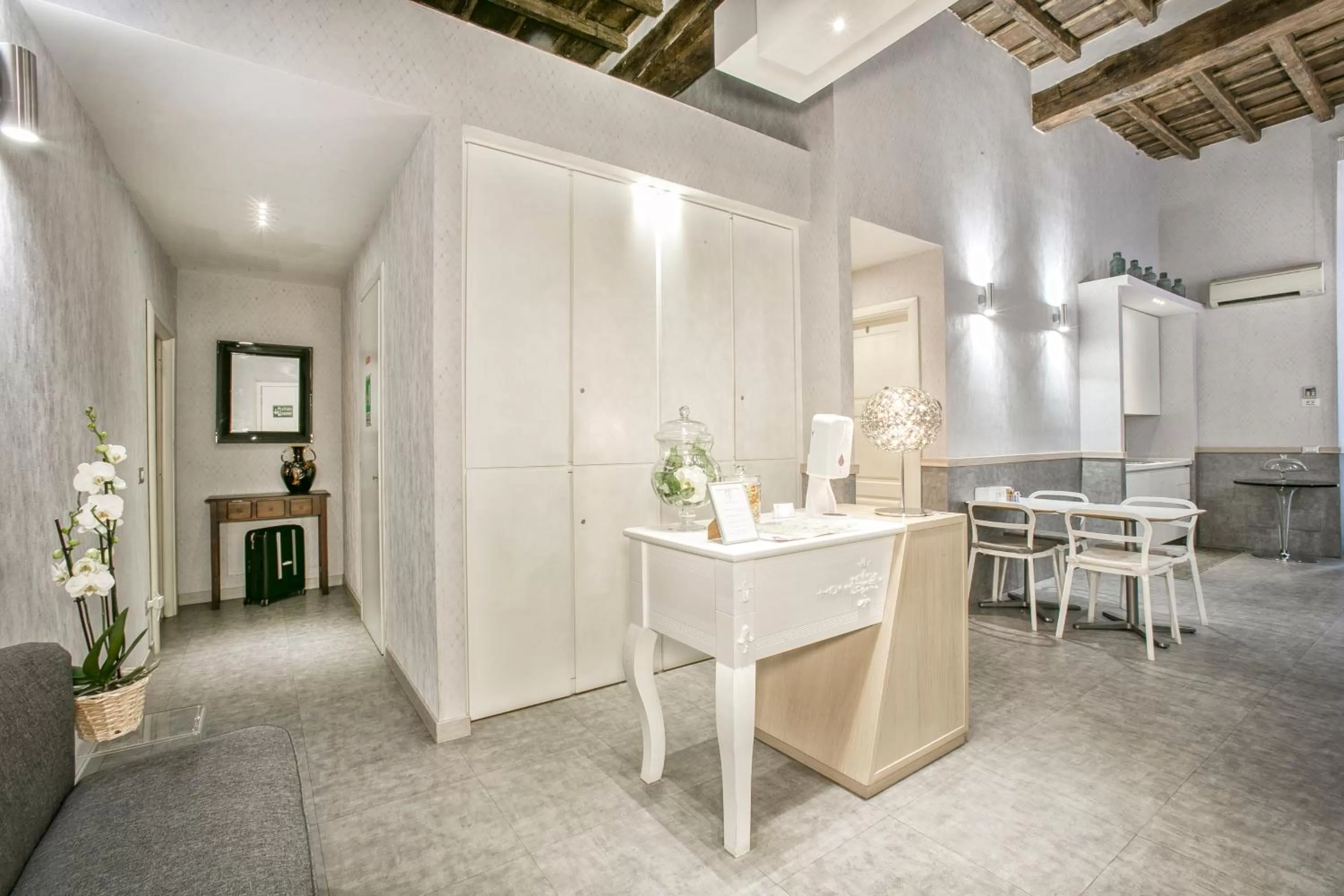 Lobby or reception in History Suite