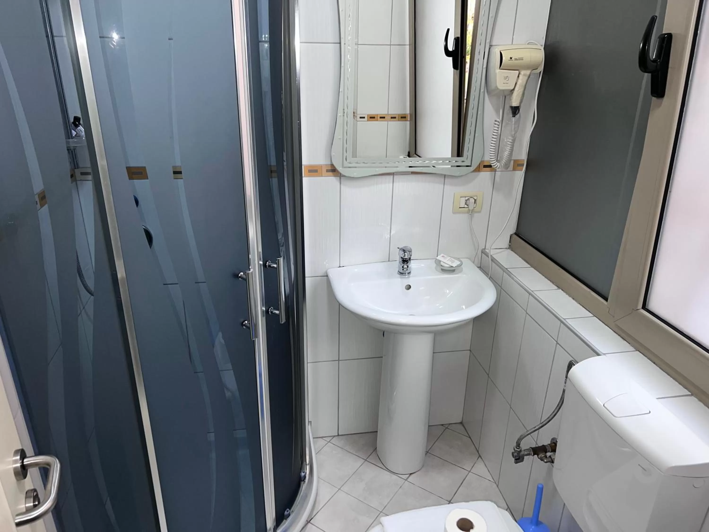 Shower, Bathroom in Bobi Hotel