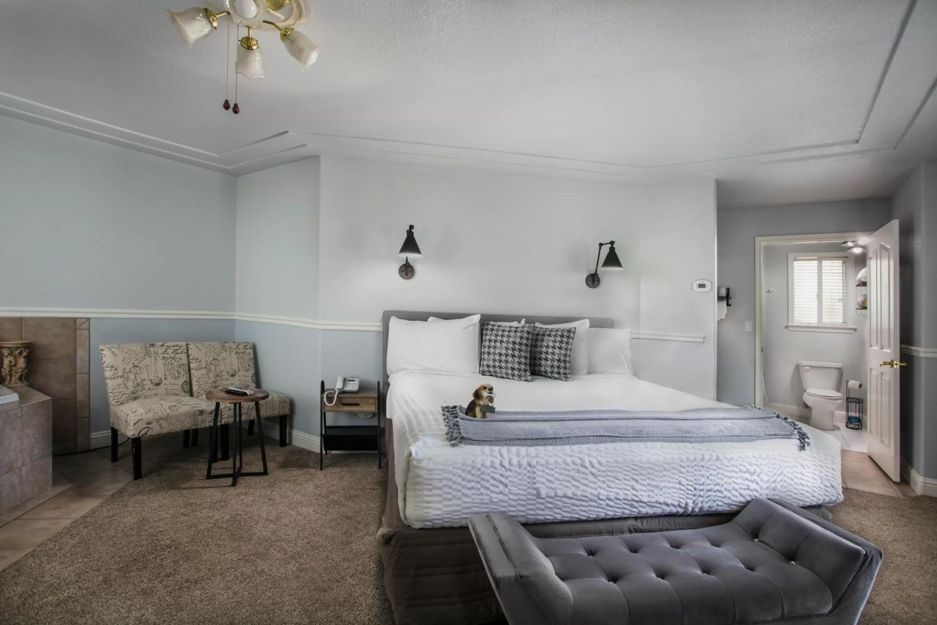 Bed in Hounds Tooth Inn