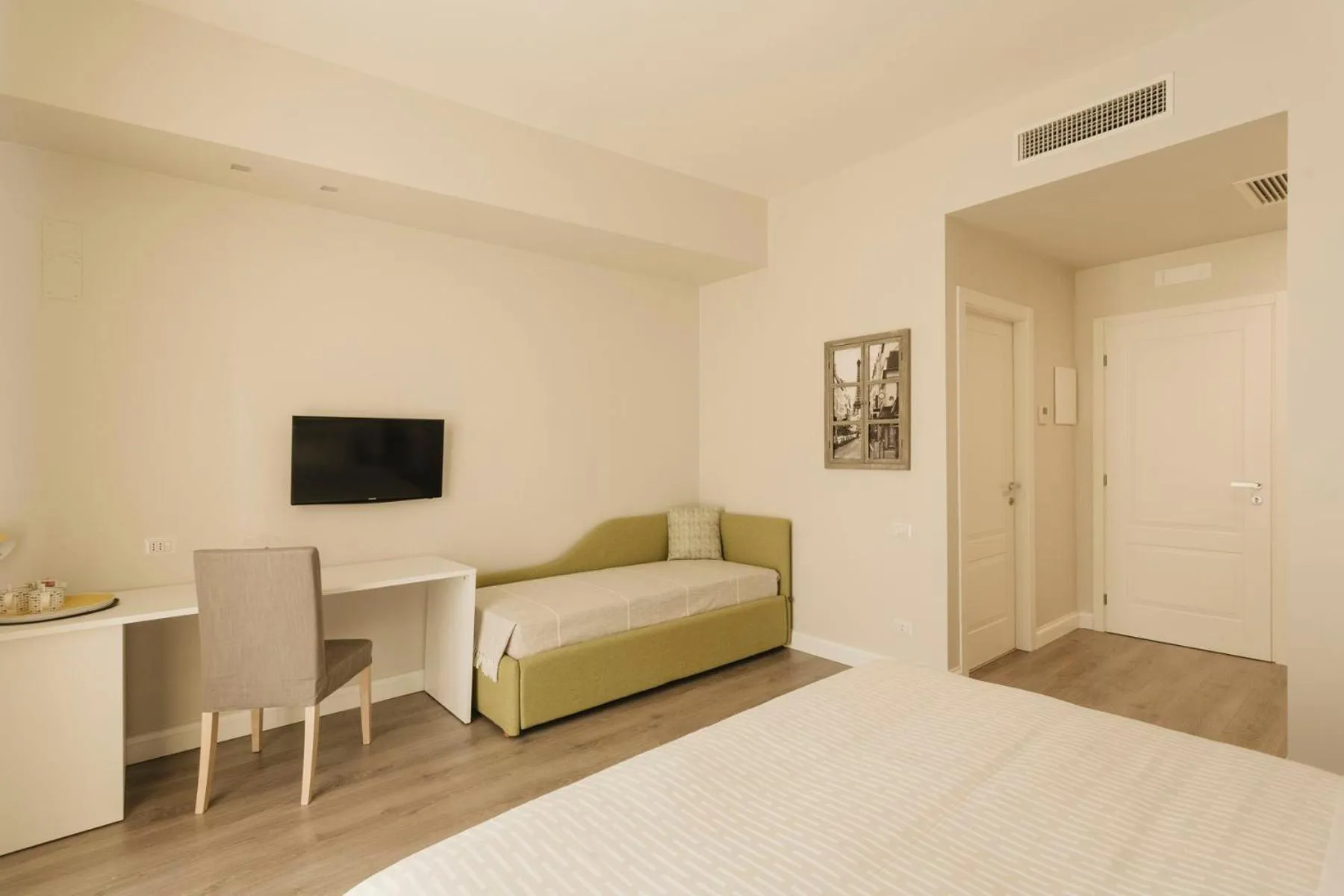 Photo of the whole room, Bed in Livingstone B&B