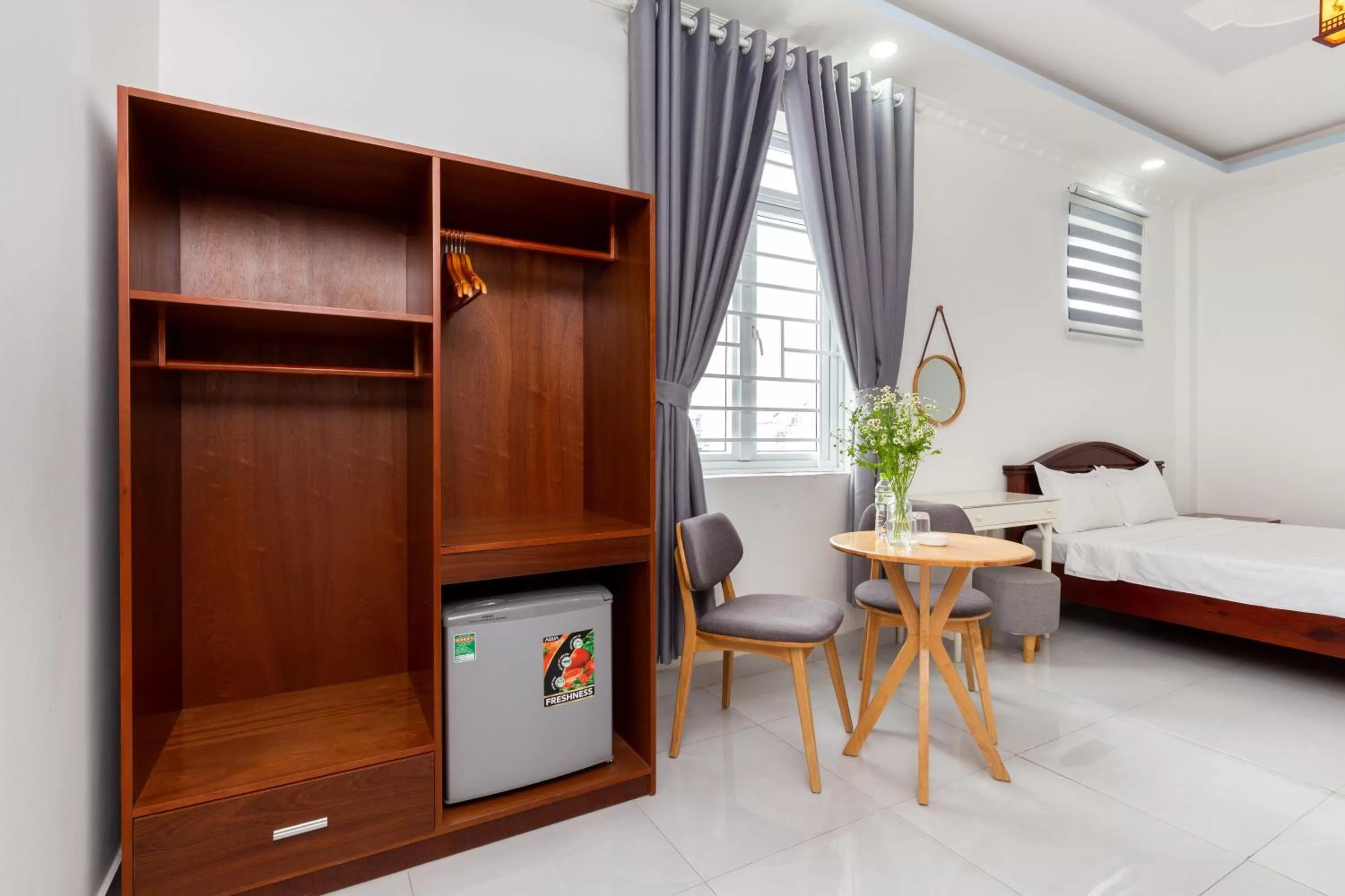 Bed, TV/Entertainment Center in Luxury Vườn Lài Hotel