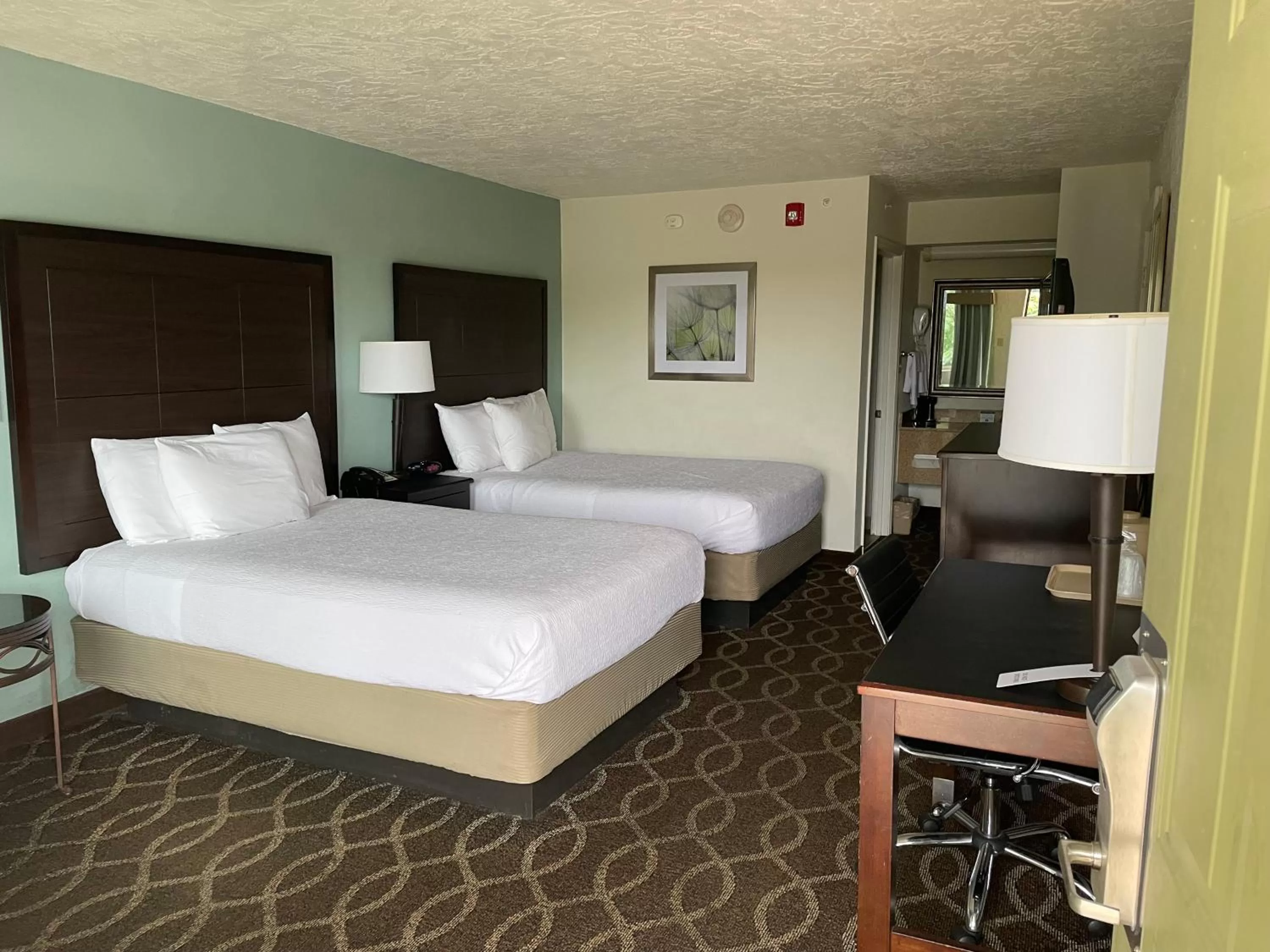 Bed in Quality Inn Clinton North