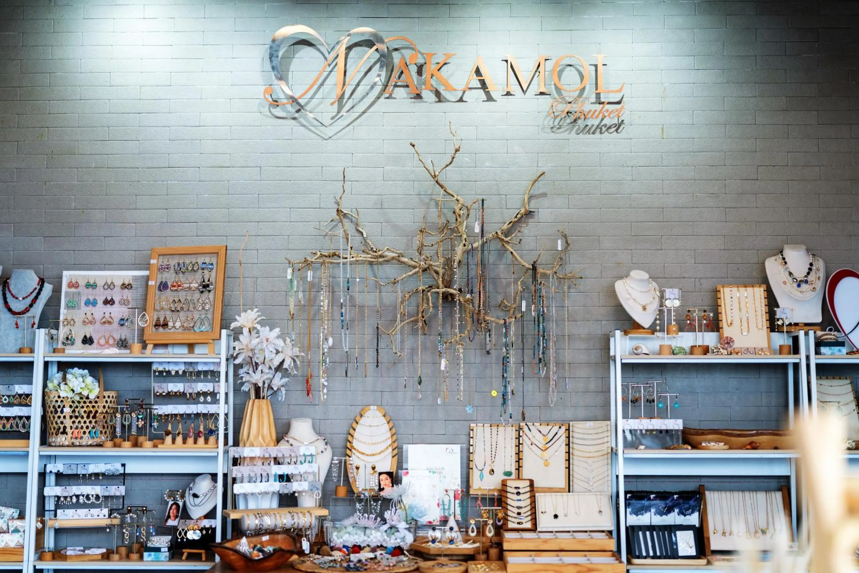 On-site shops in Patong Signature Boutique Hotel