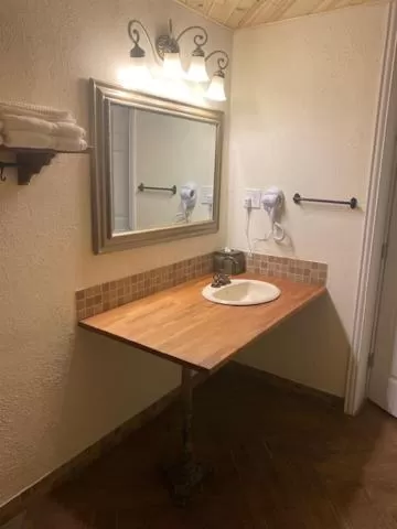 Bathroom in Capri Beach Hotel