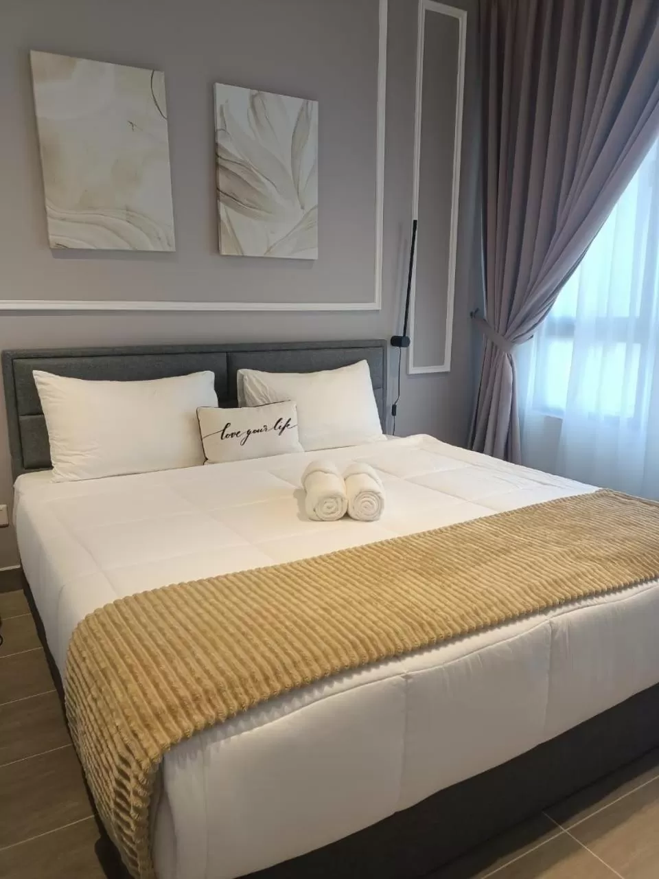 Deluxe Suite in Zulanie Suite at Troika Residence, Cozy & Comfort, Free Wifi & Netflix