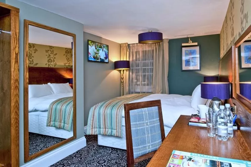 Bed in The Hatchet Inn Wetherspoon