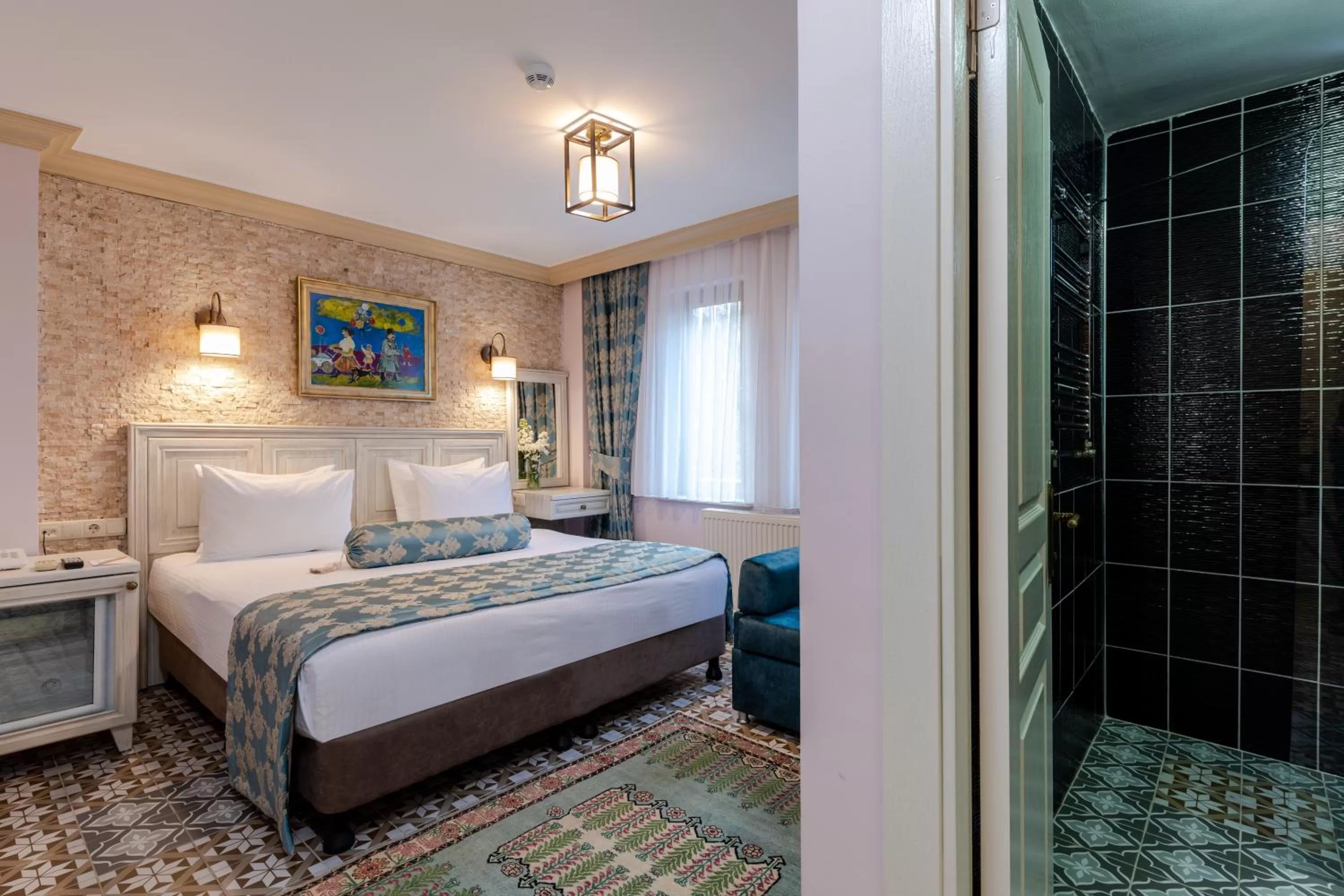 Communal lounge/ TV room, Bed in Agora Guesthouse