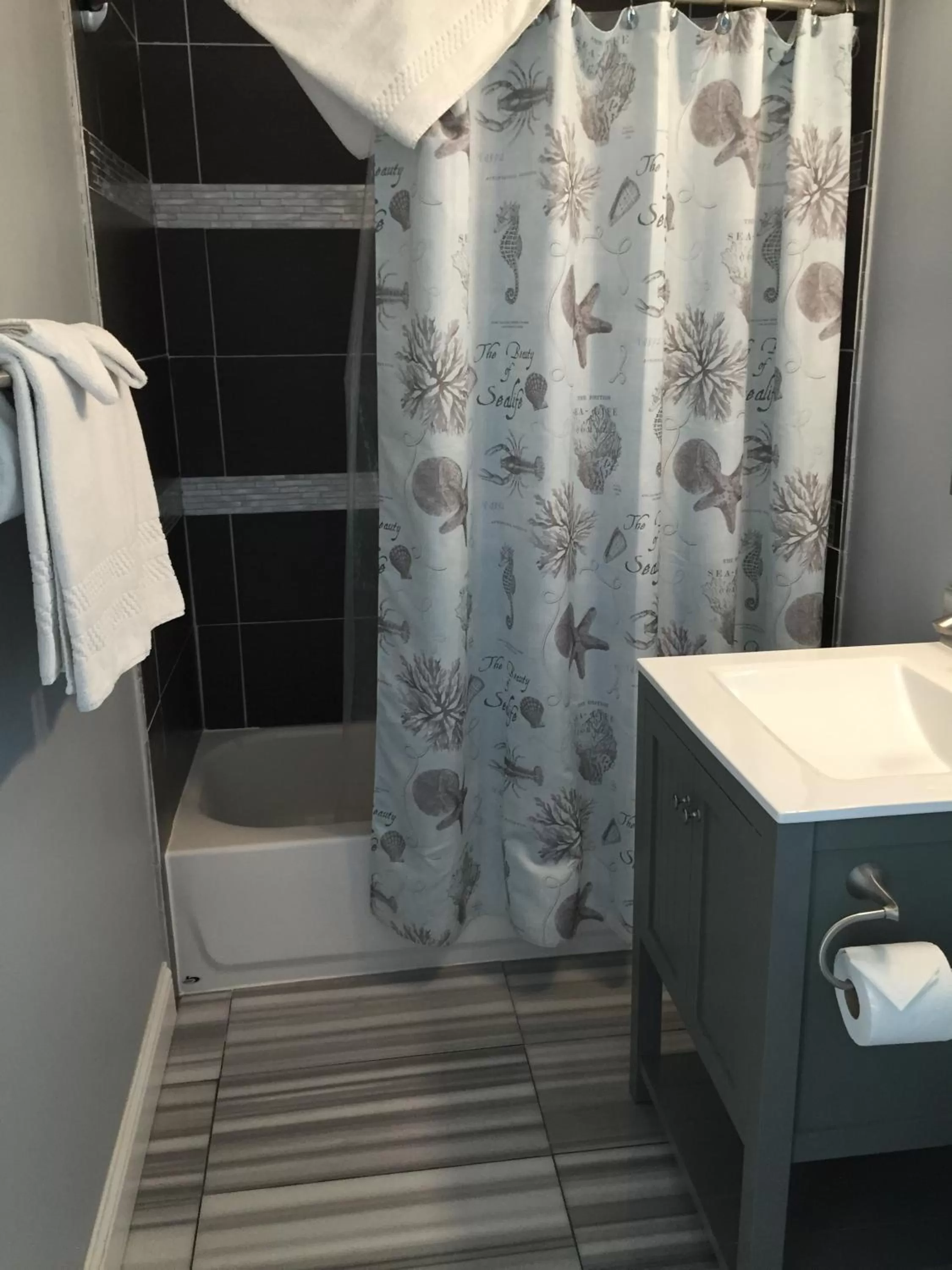 Bathroom in Beach Bungalow Inn and Suites