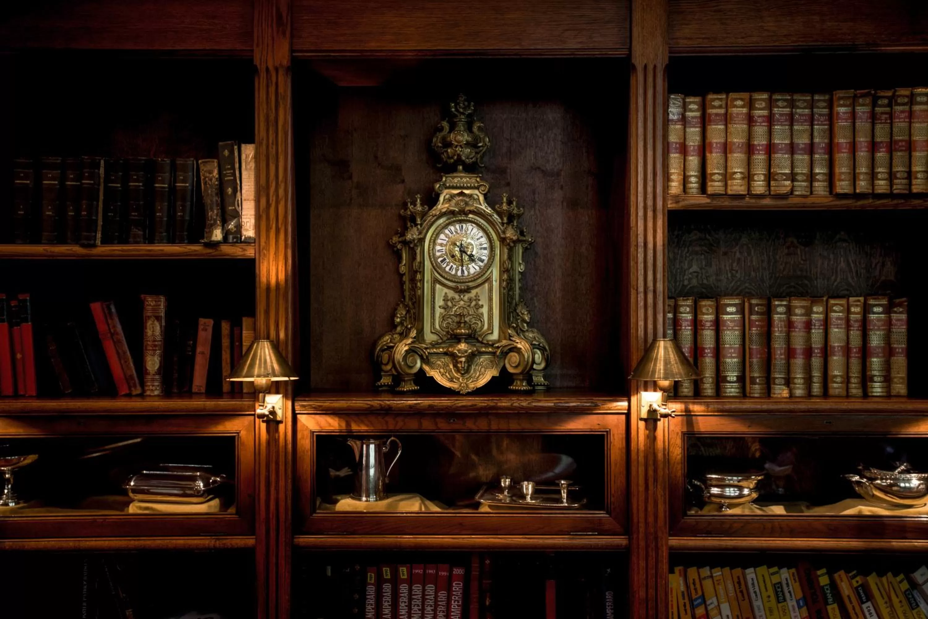 Library in Hotel de la Cité Carcassonne - MGallery Collection