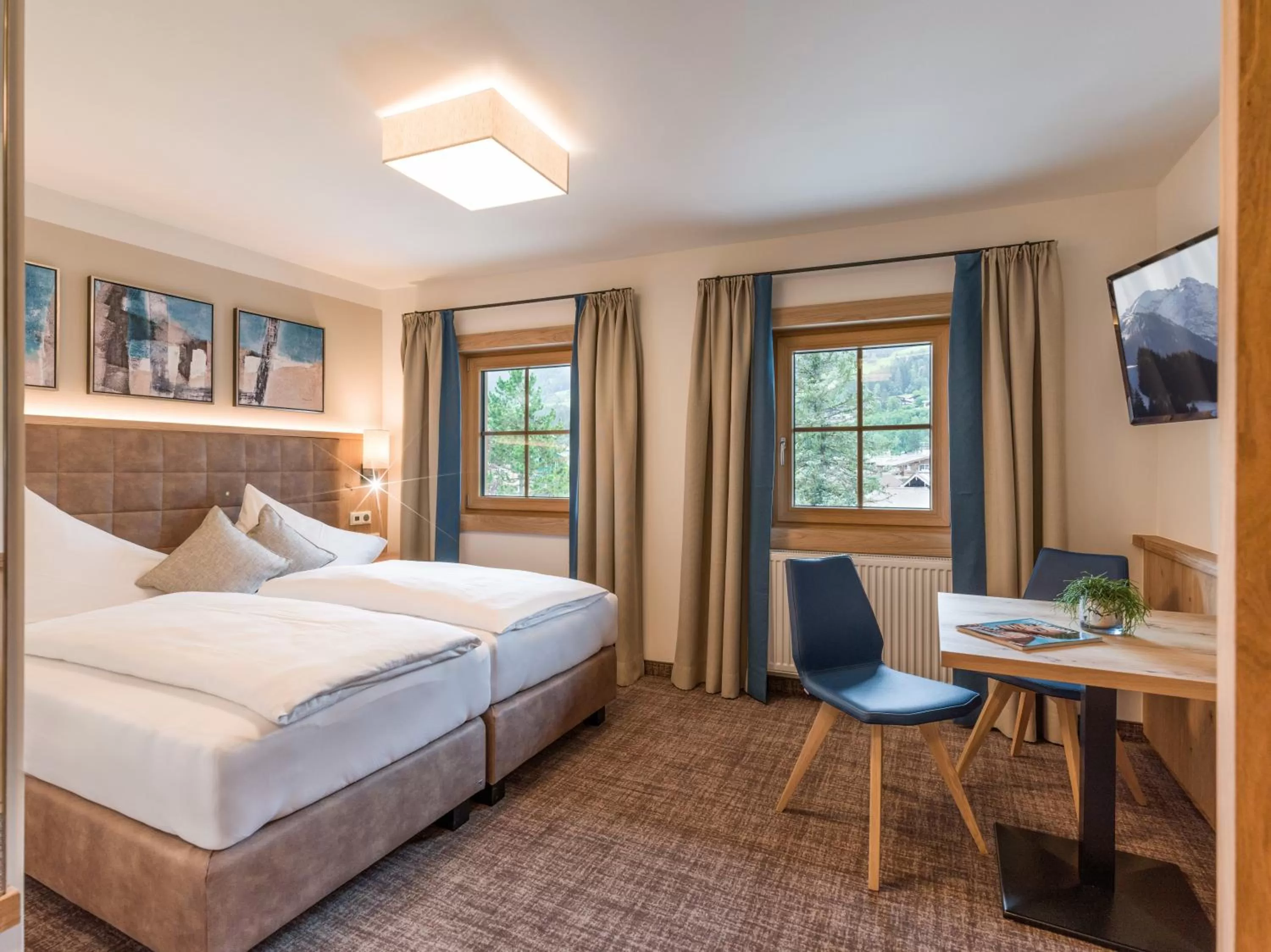 Photo of the whole room, Bed in Alpen Glück Hotel Unterm Rain garni