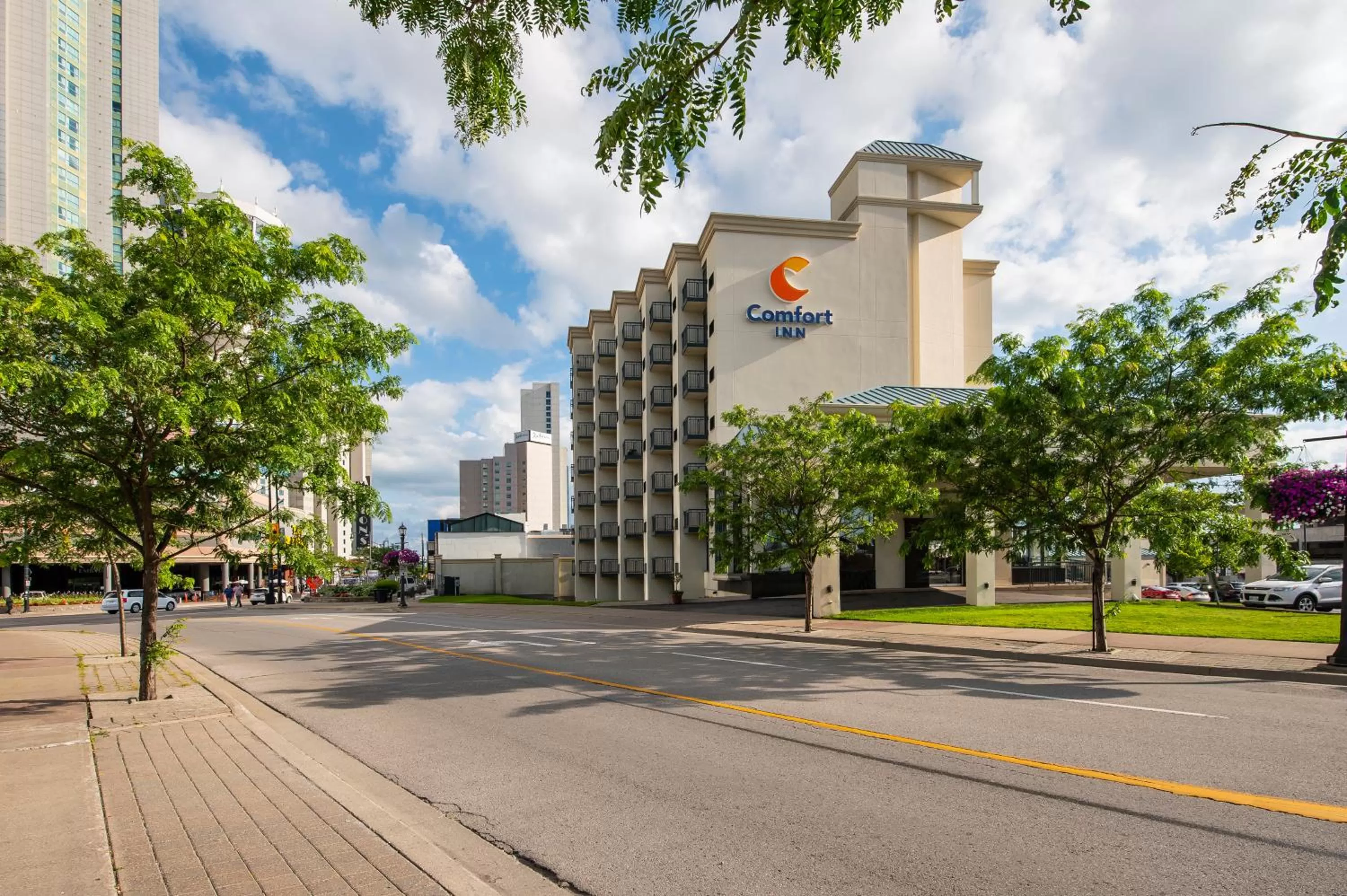 Property building in Comfort Inn Fallsview