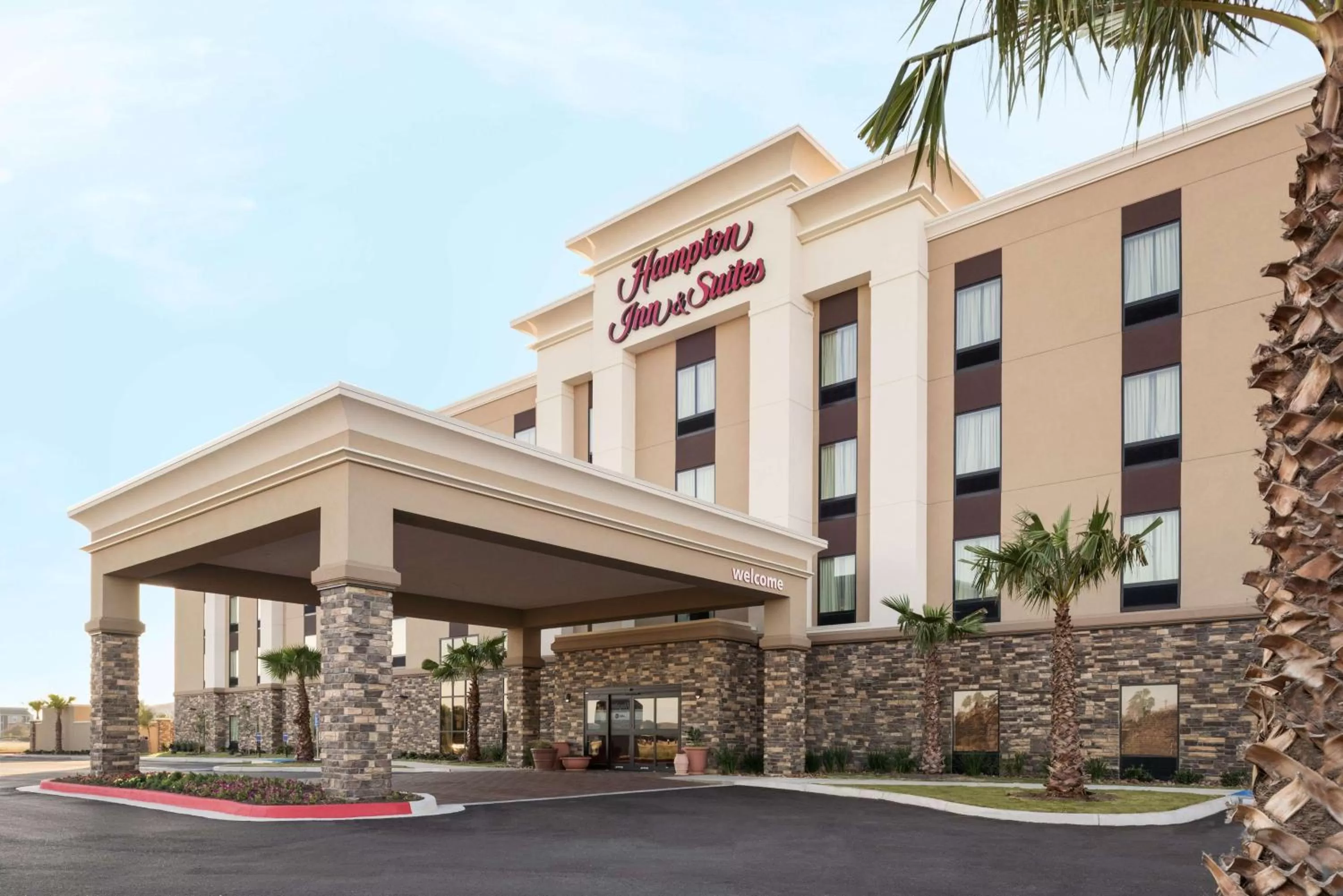 Property building in Hampton Inn & Suites Corpus Christi, TX