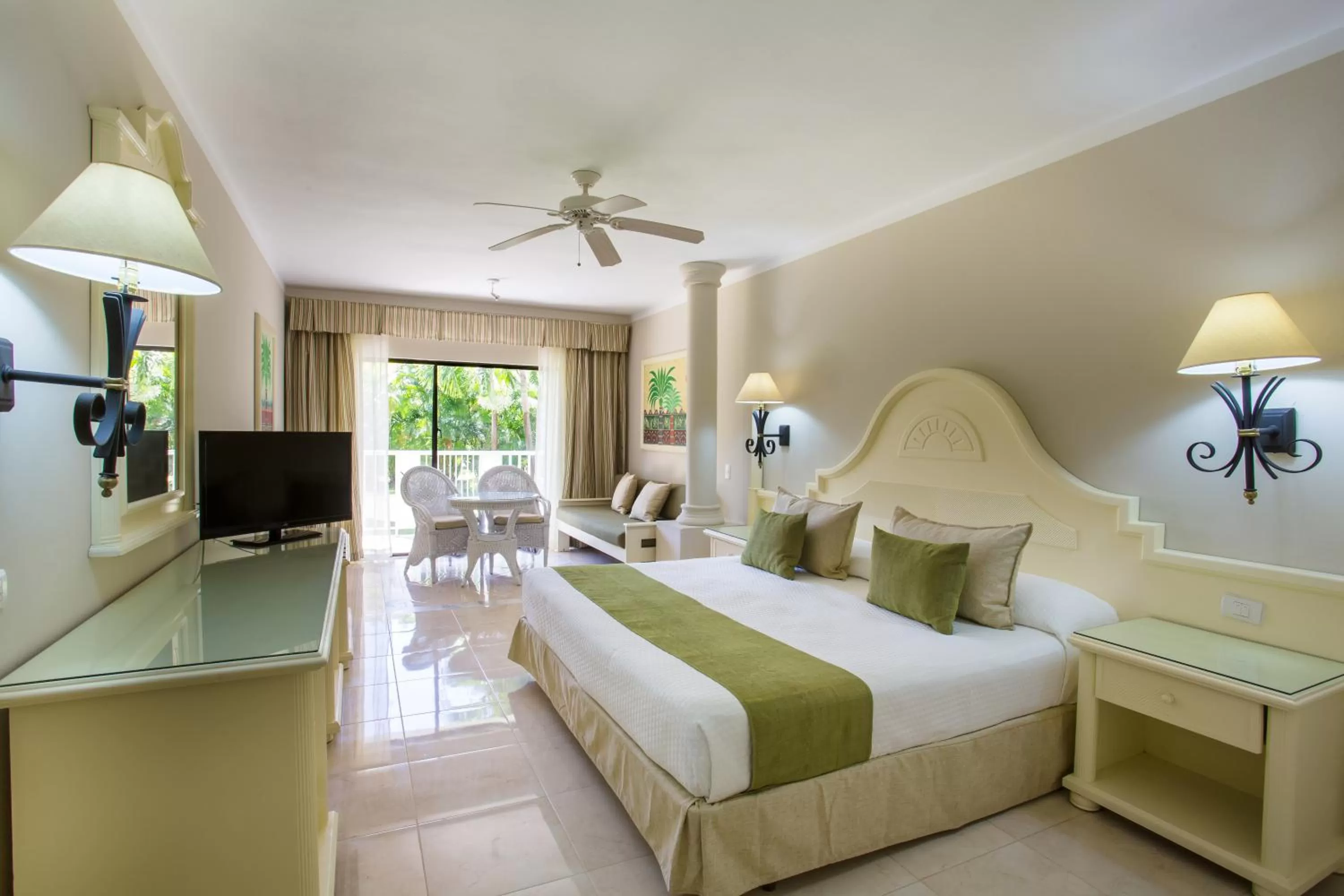 Junior Suite Superior Ocean Front  (1 Adult + 1 Child) in Bahia Principe Grand La Romana - All Inclusive