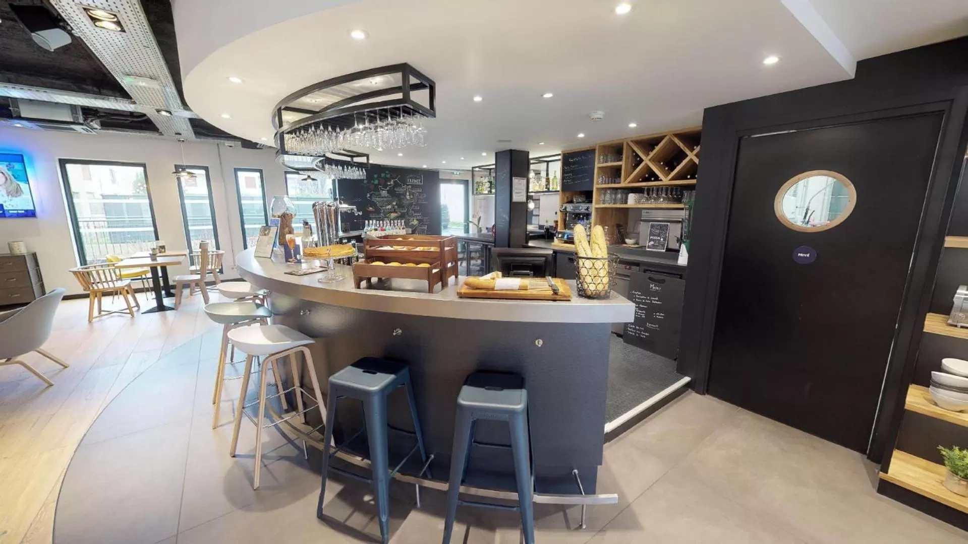 Seating area in Campanile Fontainebleau