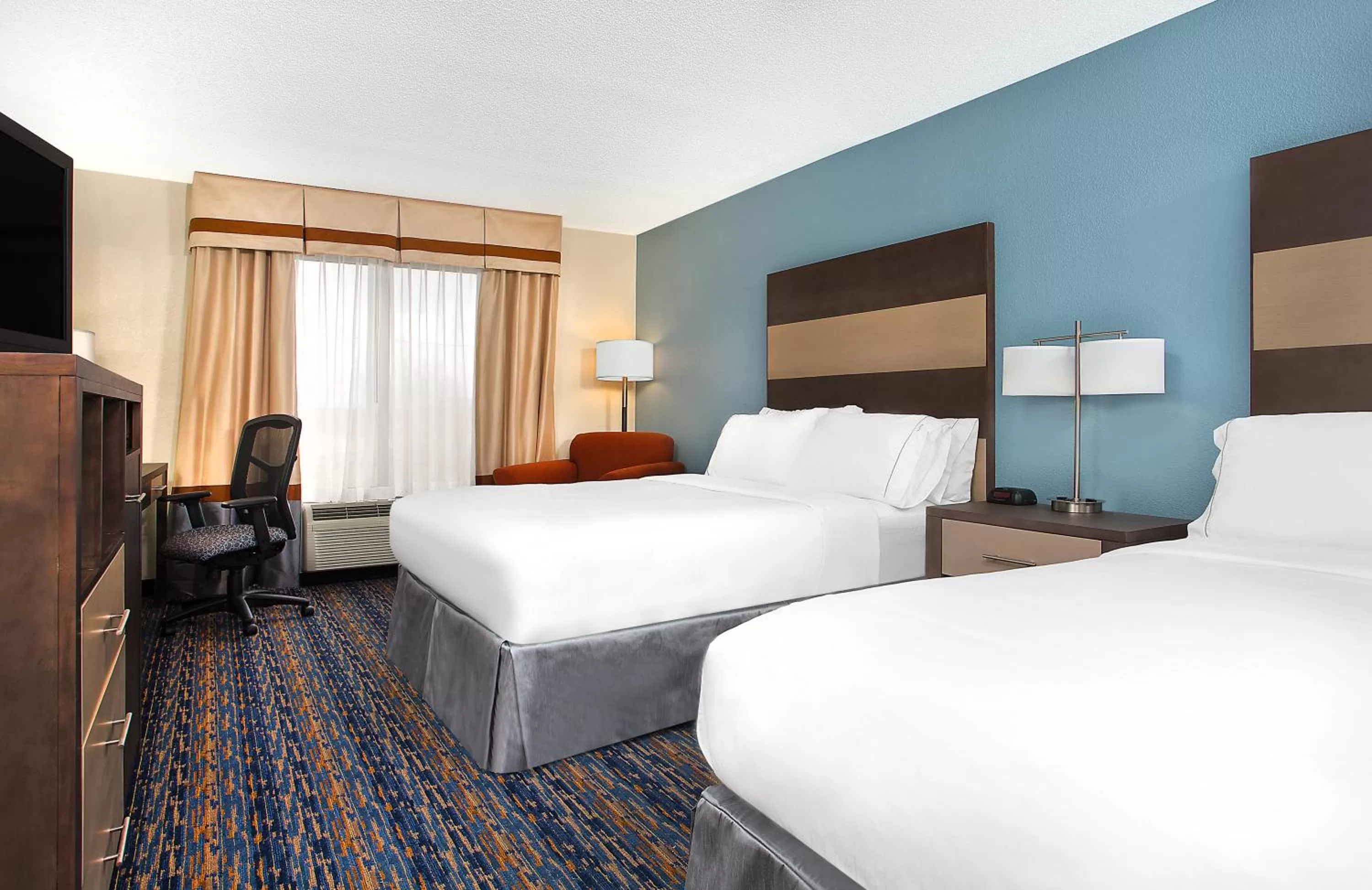 Queen Room with Two Queen Beds in Holiday Inn Express Berea, an IHG Hotel