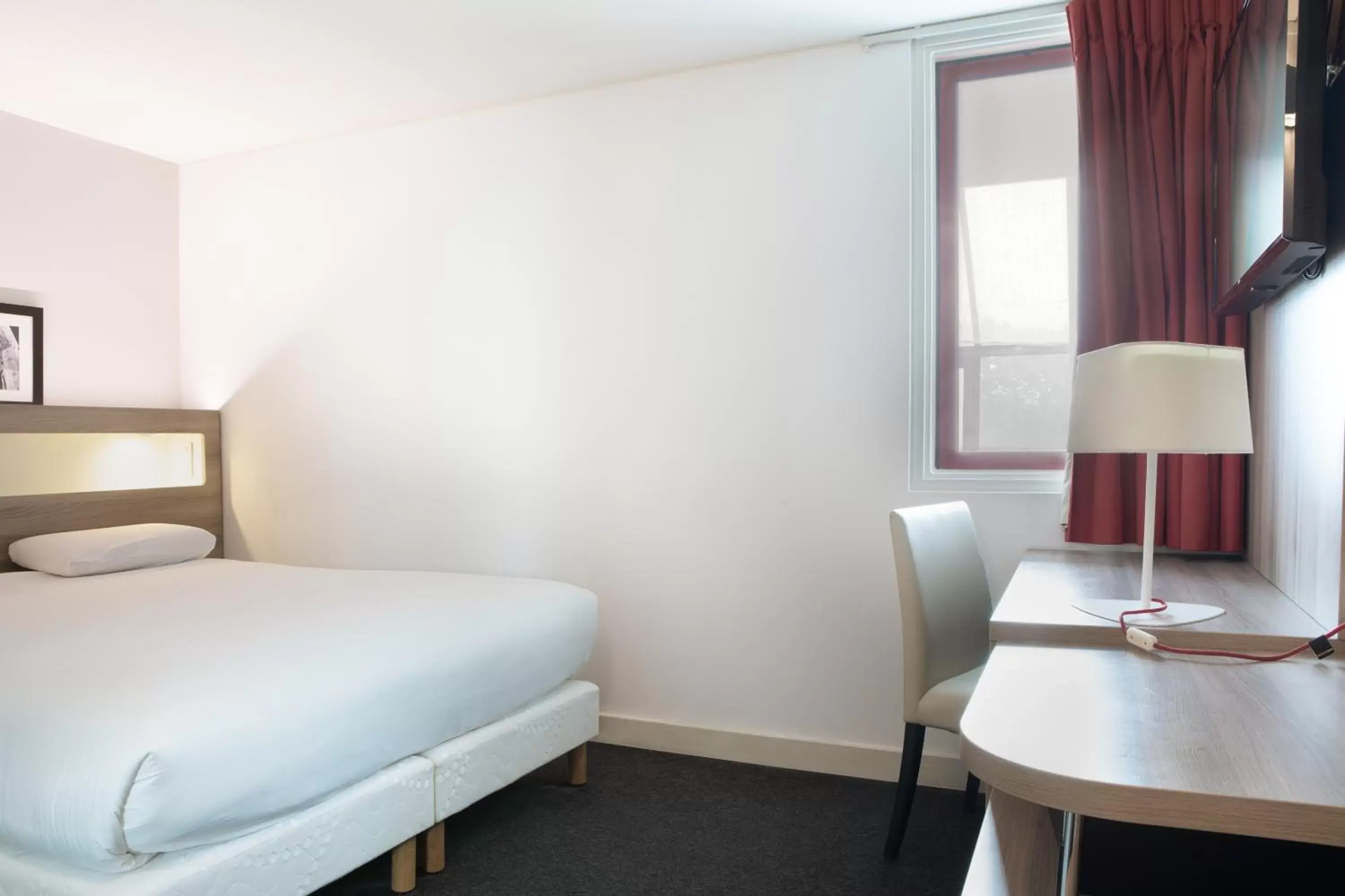 Superior Double Room in Kyriad Paris Est - Bois de Vincennes Superior Double Room in Kyriad Paris Est - Bois de Vincennes