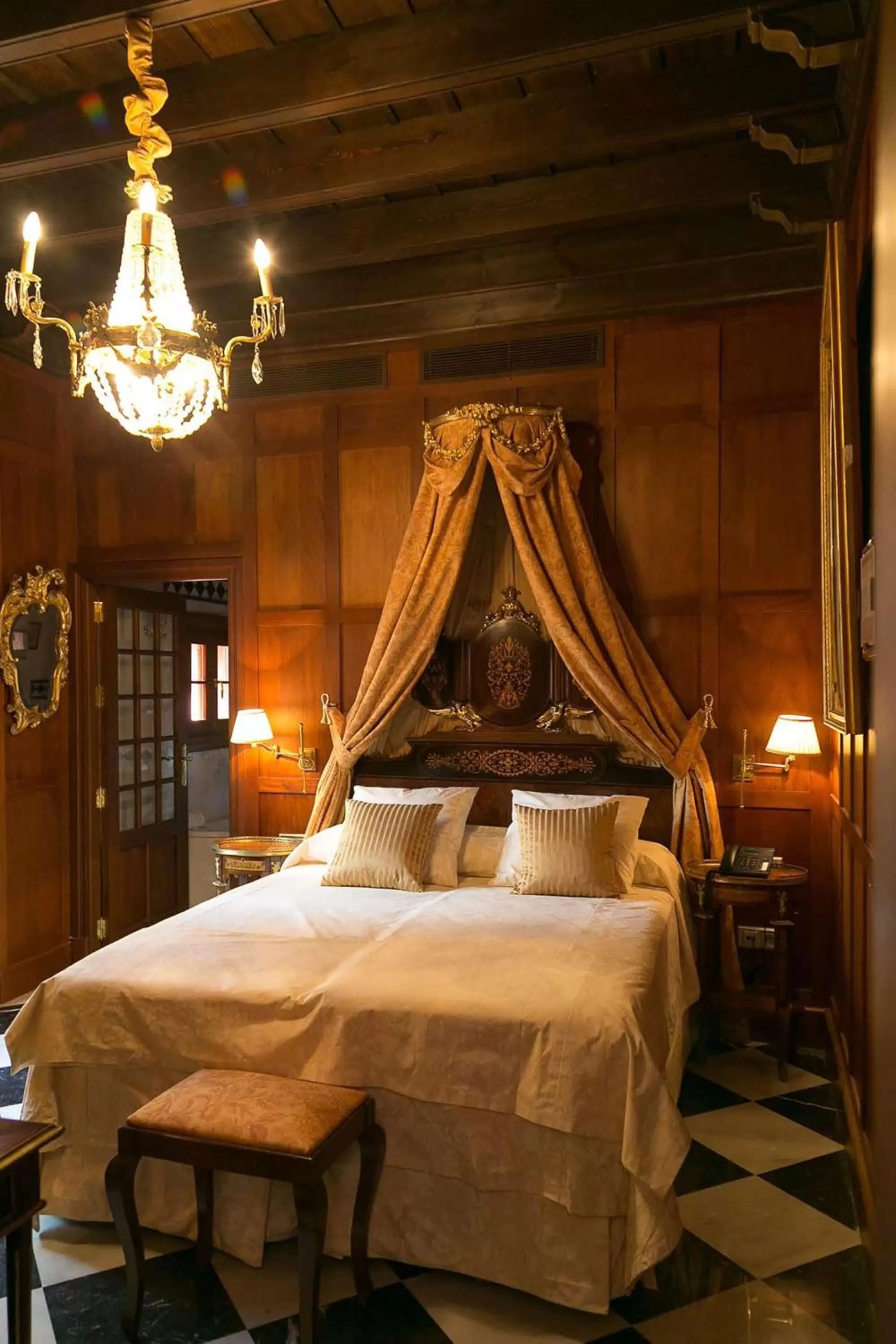 Photo of the whole room, Bed in Hotel Ateneo Sevilla