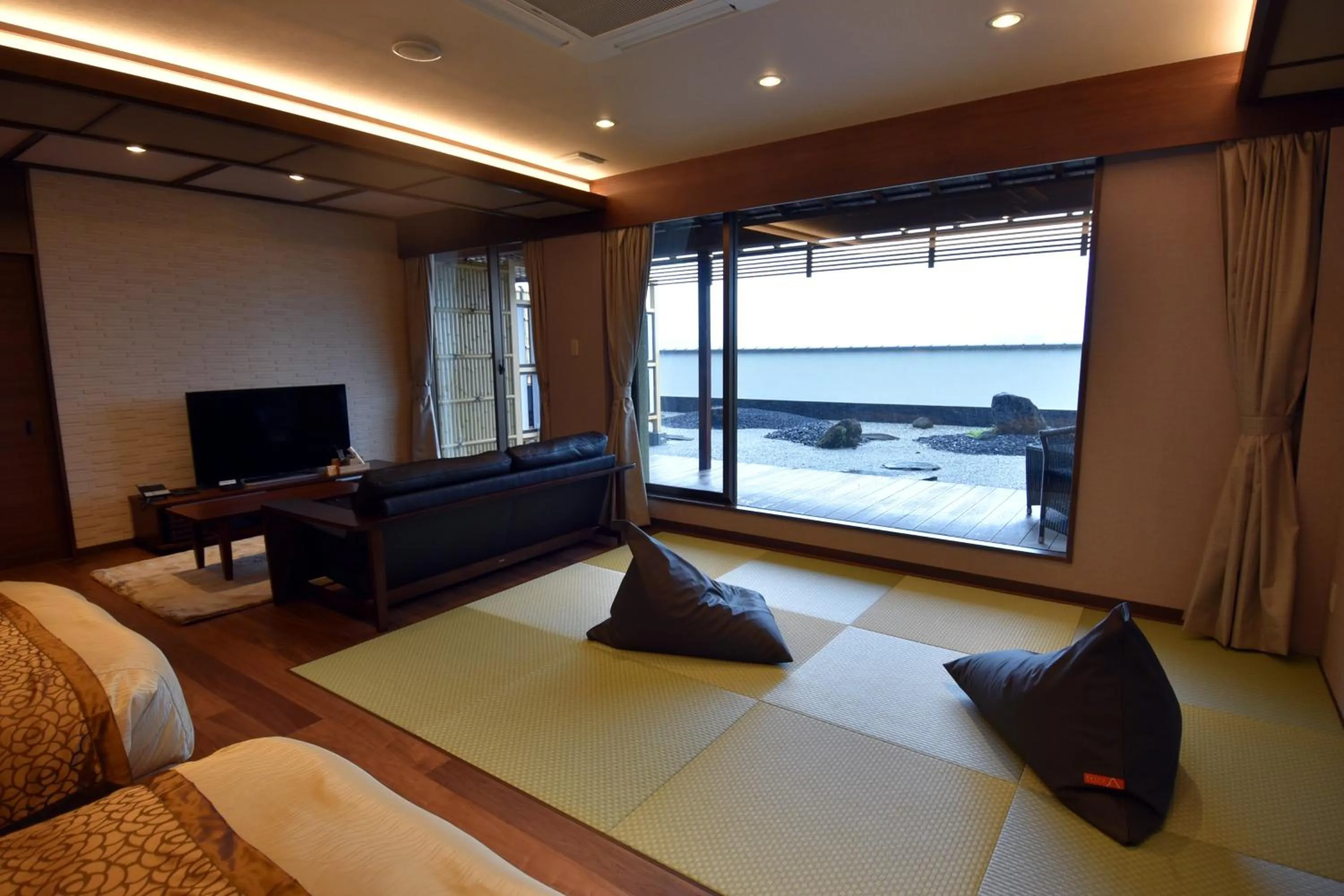 Seating area in Arima Onsen Taketoritei Maruyama