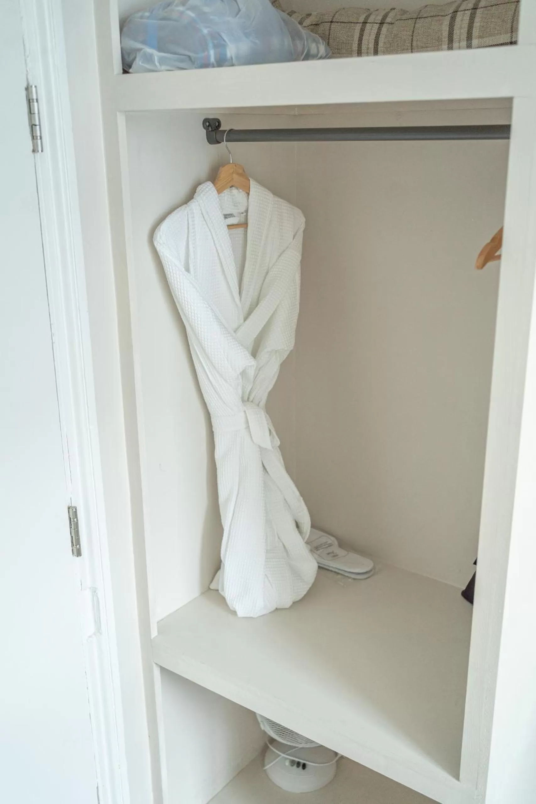 Single Room with Private Bathroom in Brighton Marina House