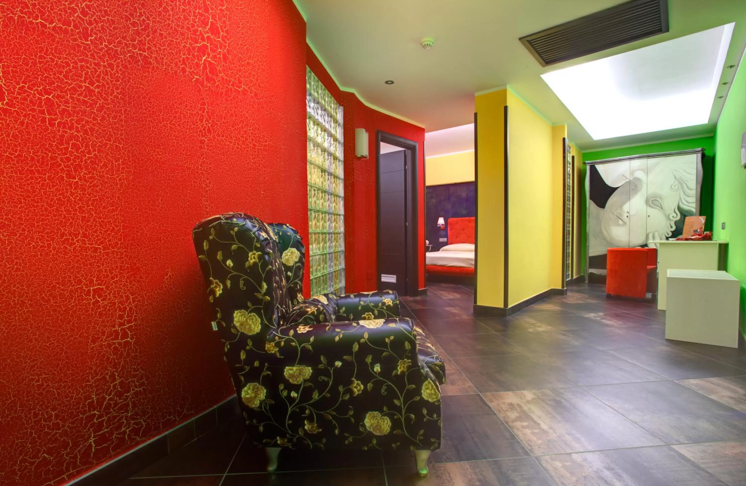 Photo of the whole room, Bed in Abalon Pompei Resort