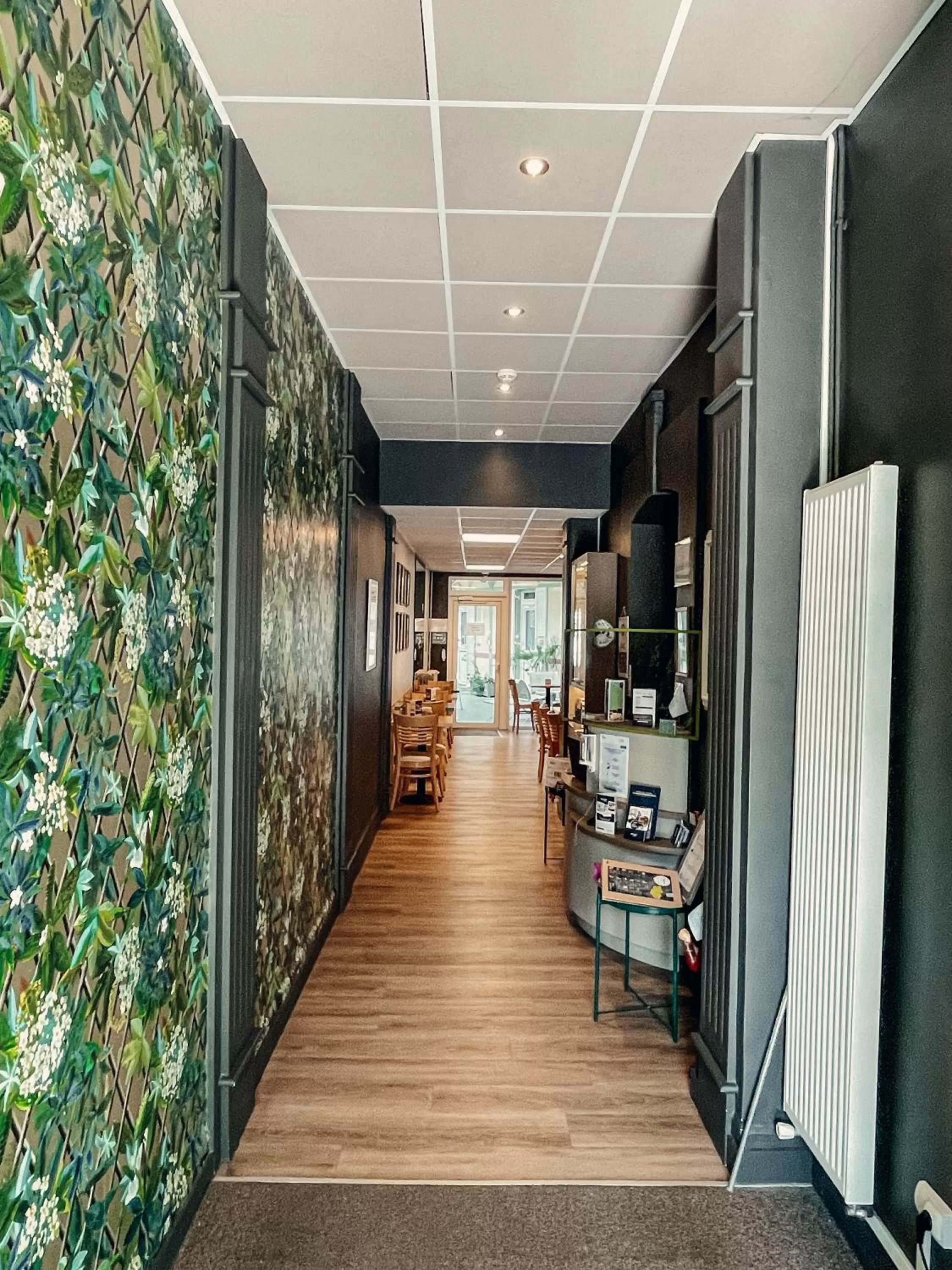 Facade/entrance in Garden Hotel Rennes Centre Gare