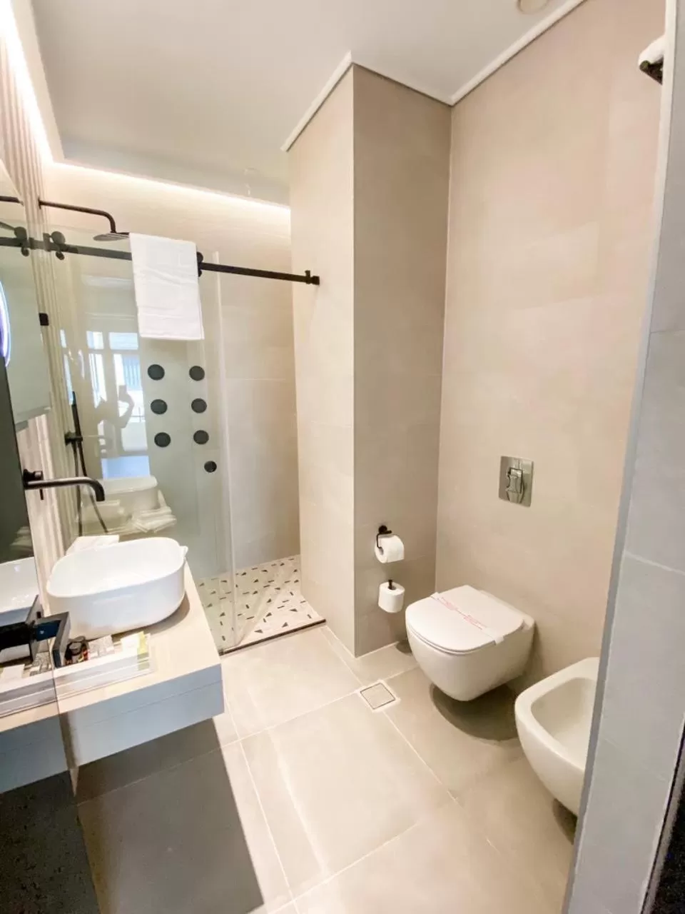 Bathroom in Royalty Hotel Athens