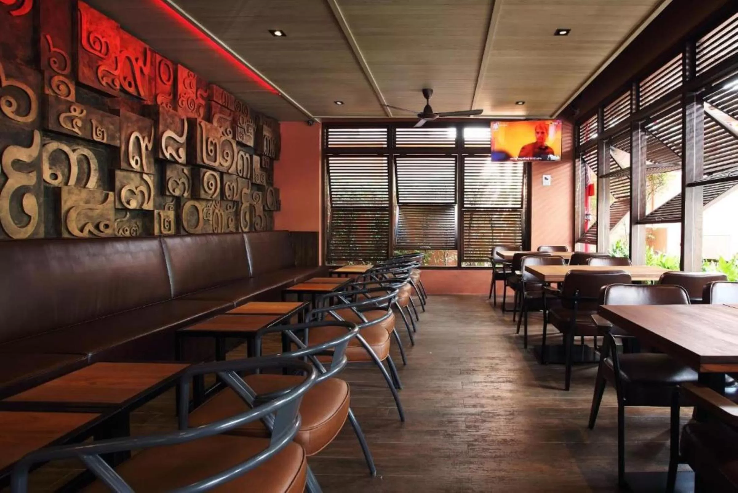 Property building in Rambuttri Village Plaza