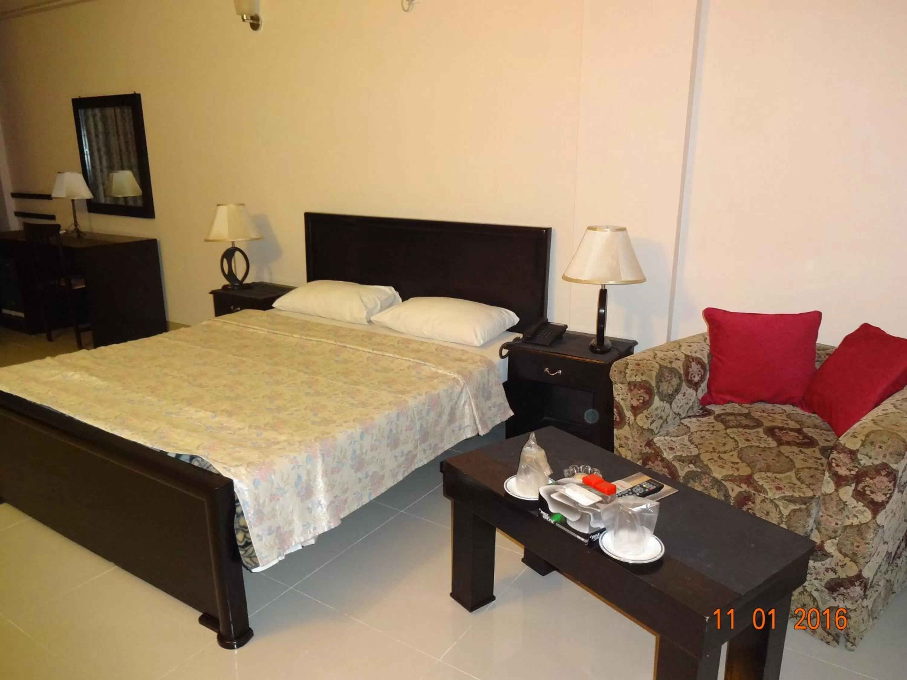 Bedroom, Bed in Jasmine Inn