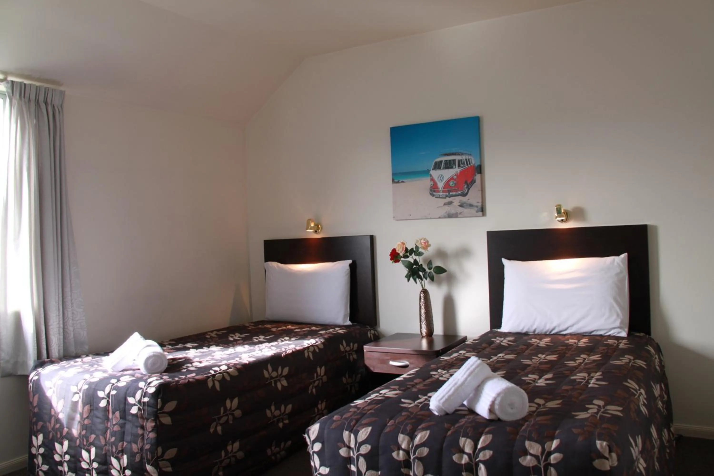 Bedroom, Bed in Alcala Motor Lodge