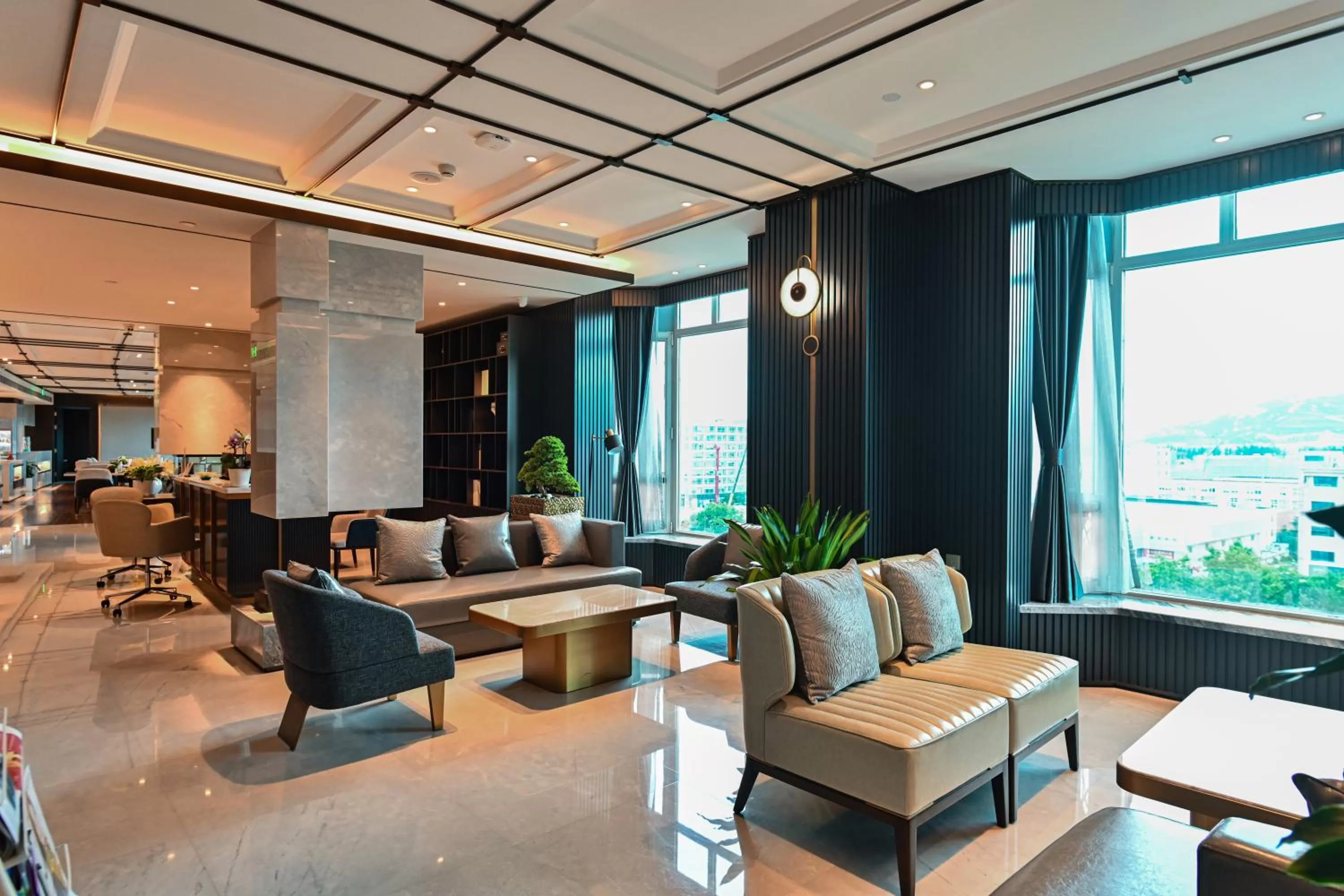 Restaurant/places to eat in Wyndham Qingdao l Free Fixed-Time Shuttle Service Between Hotel and Airport & North Railway Station l Outdoor Children's Amusement Park l 1-Hour Play Snooker or Table Tennis