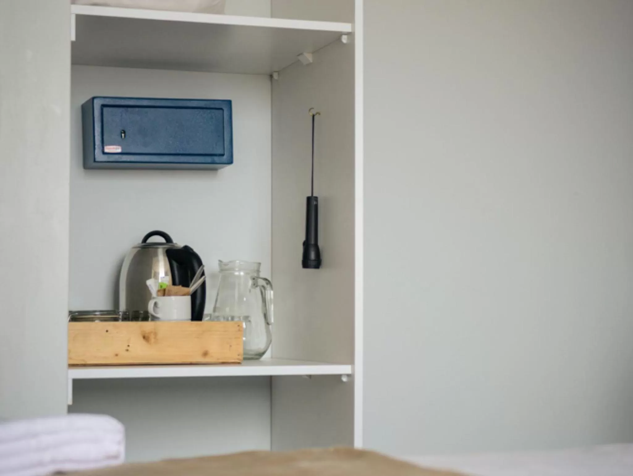 Coffee/tea facilities, Kitchen/Kitchenette in Hokahanya Inn & Conference Centre