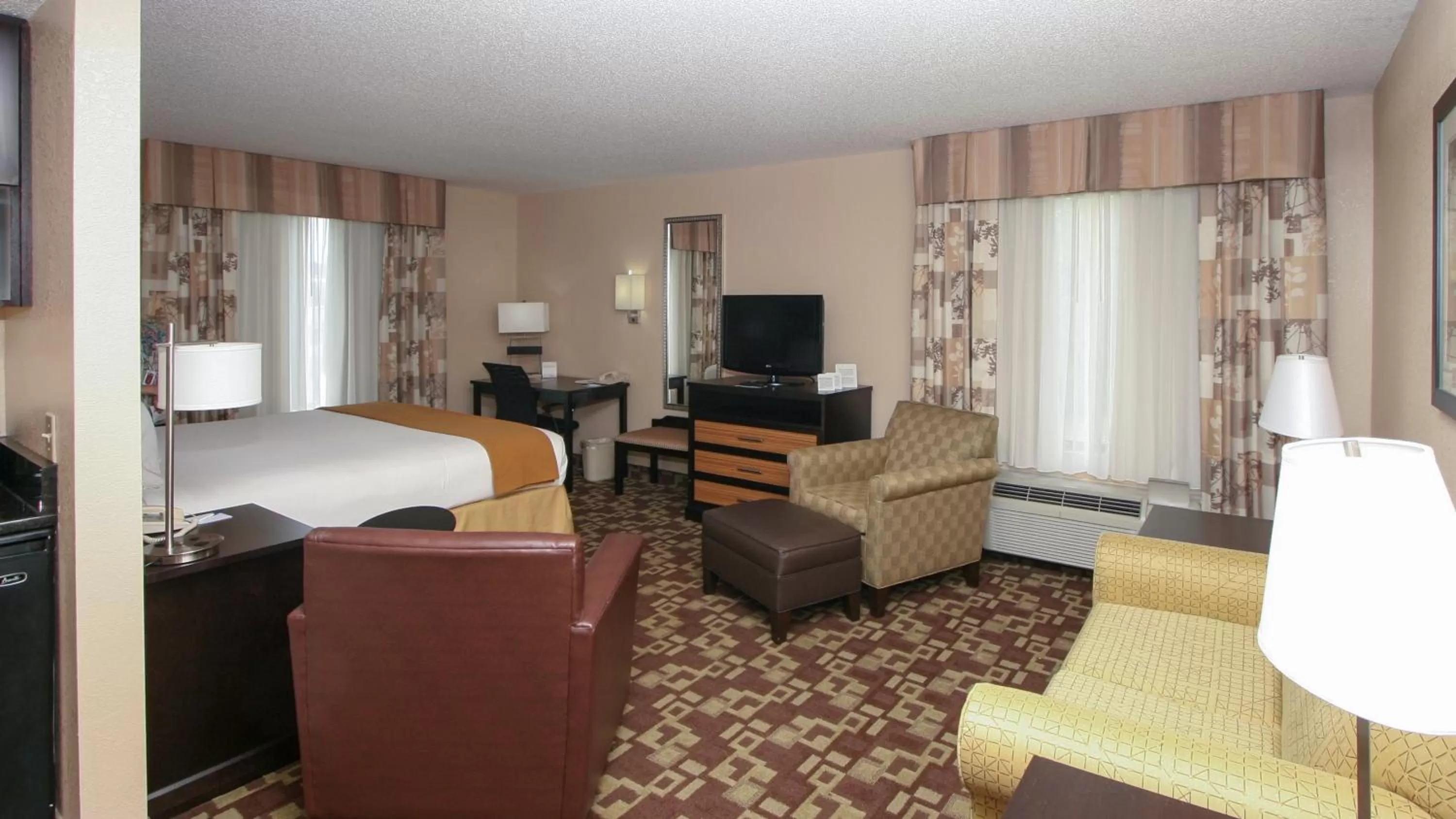 Bed in Country Inn & Suites by Radisson, Shelby, NC