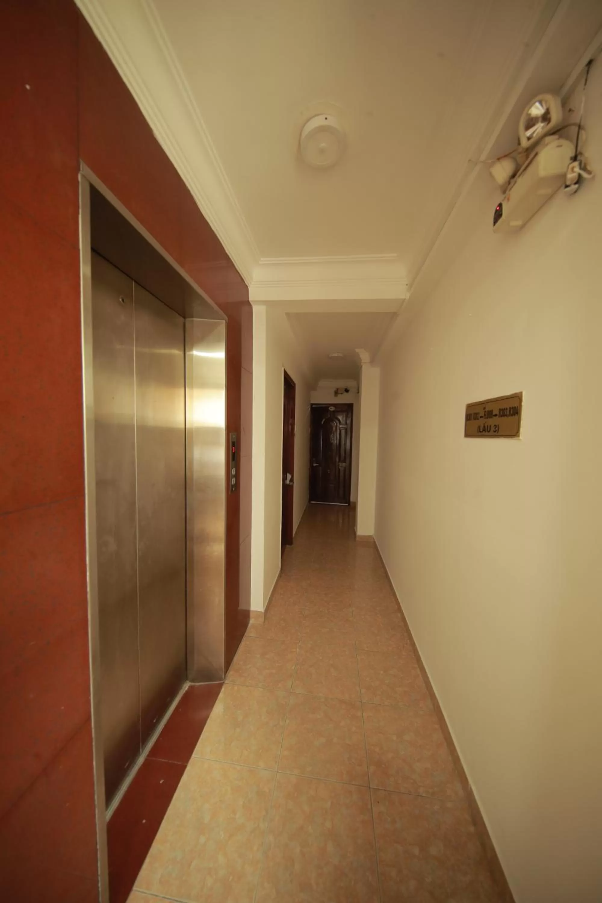 elevator in PHÚ GIA BÙI VIỆN HOTEl