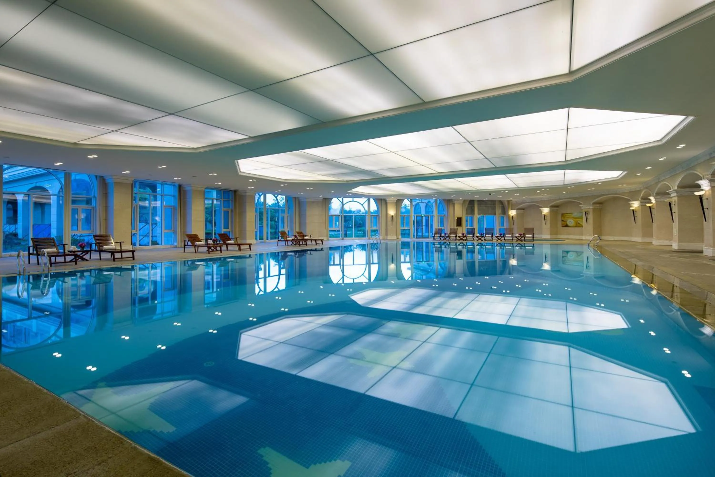 Swimming pool in Crowne Plaza Ocean Spring Resort by IHG