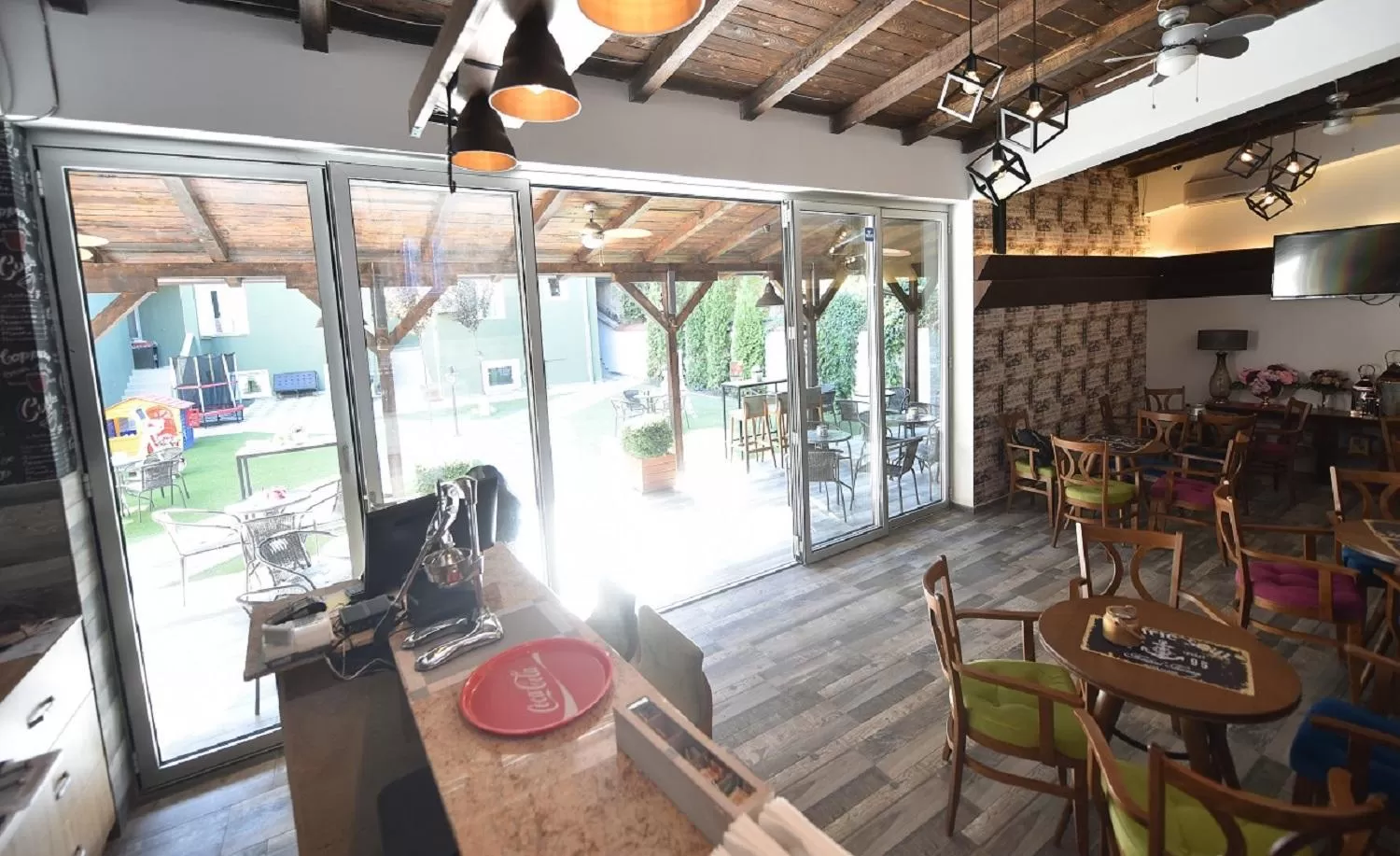 Villa Nina Hotel & Lounge bar