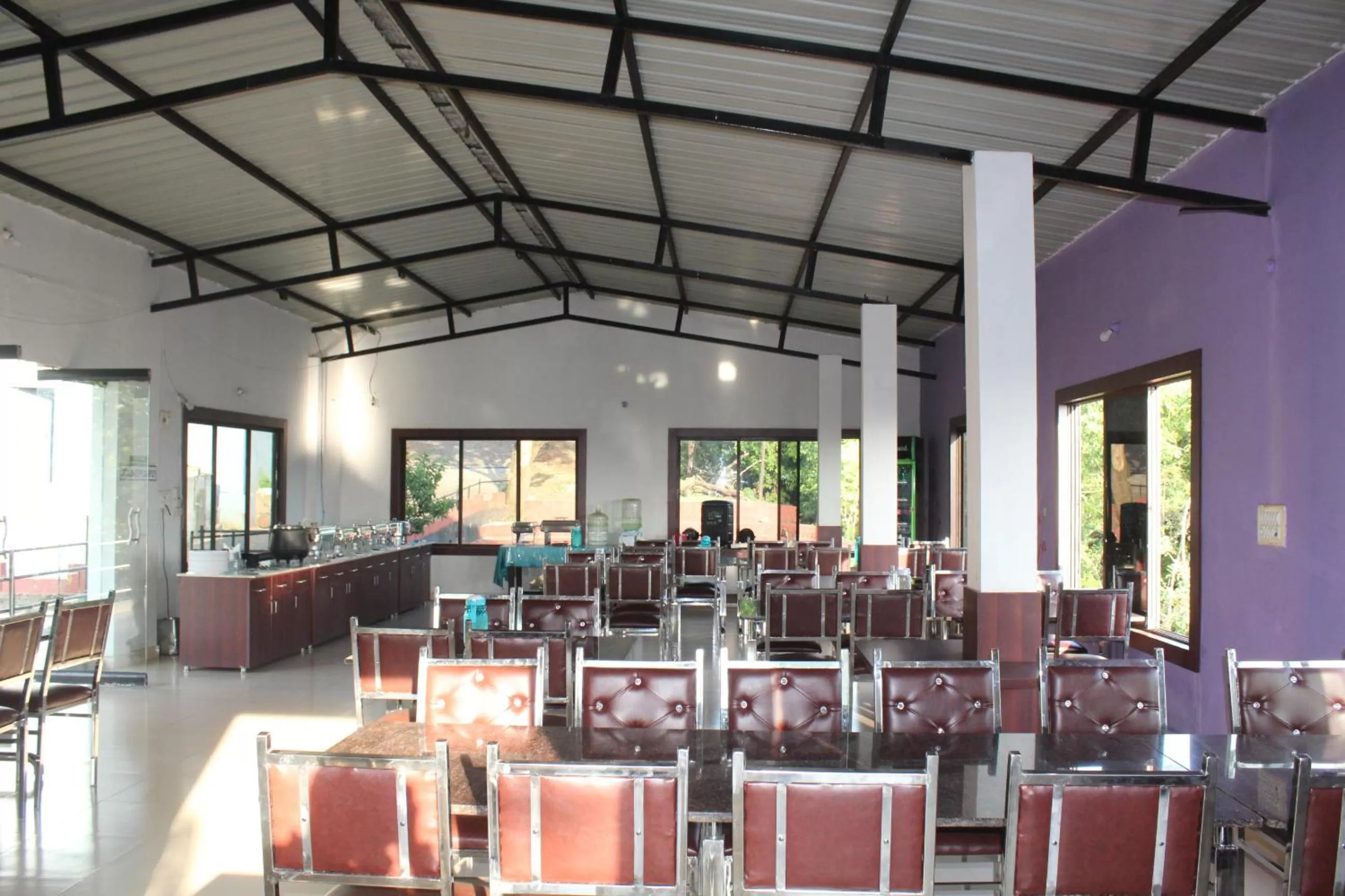 Restaurant/Places to Eat in Greenwood Resort