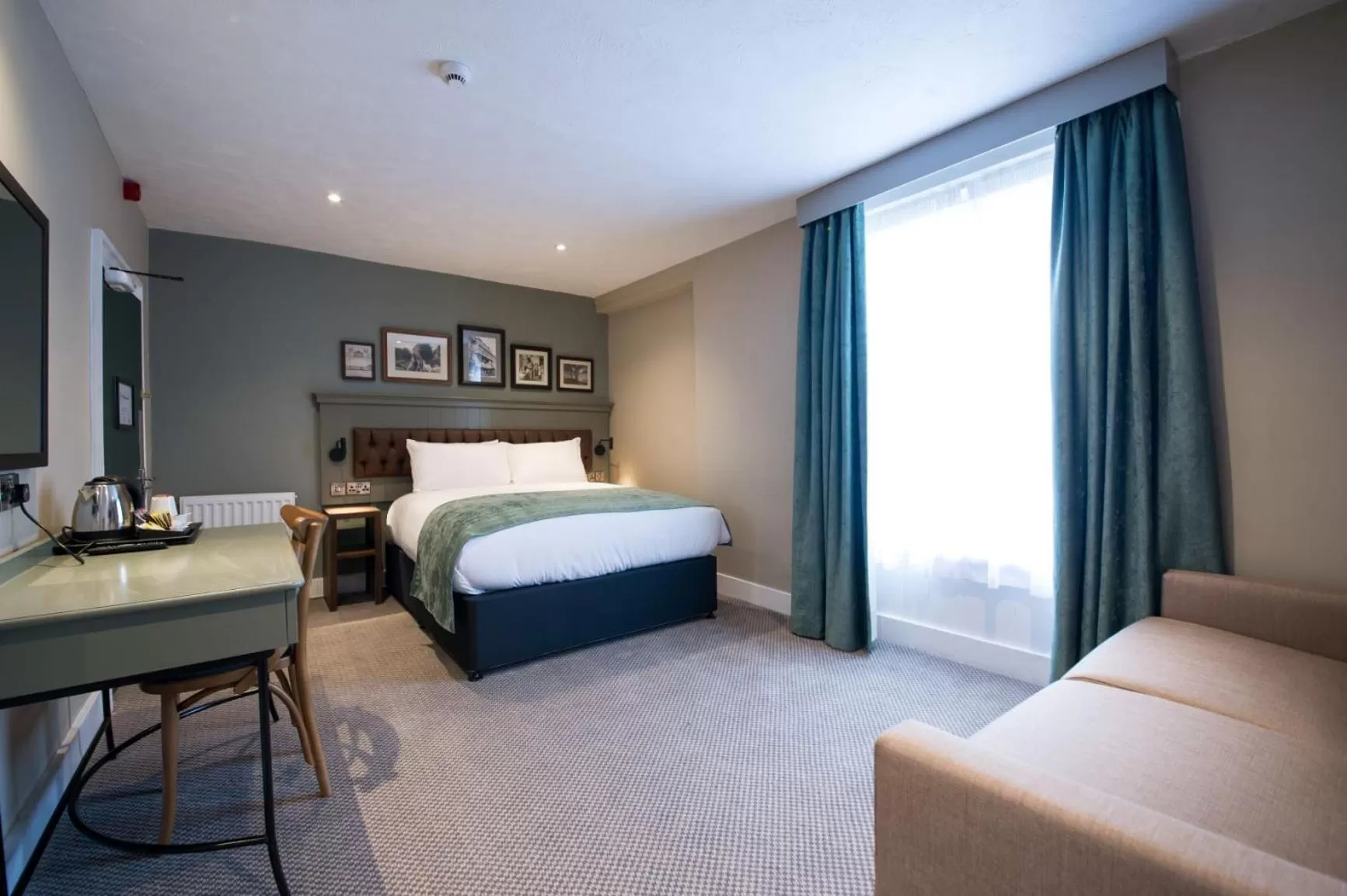 Photo of the whole room, Bed in The Old Gate Inn by Innkeeper's Collection