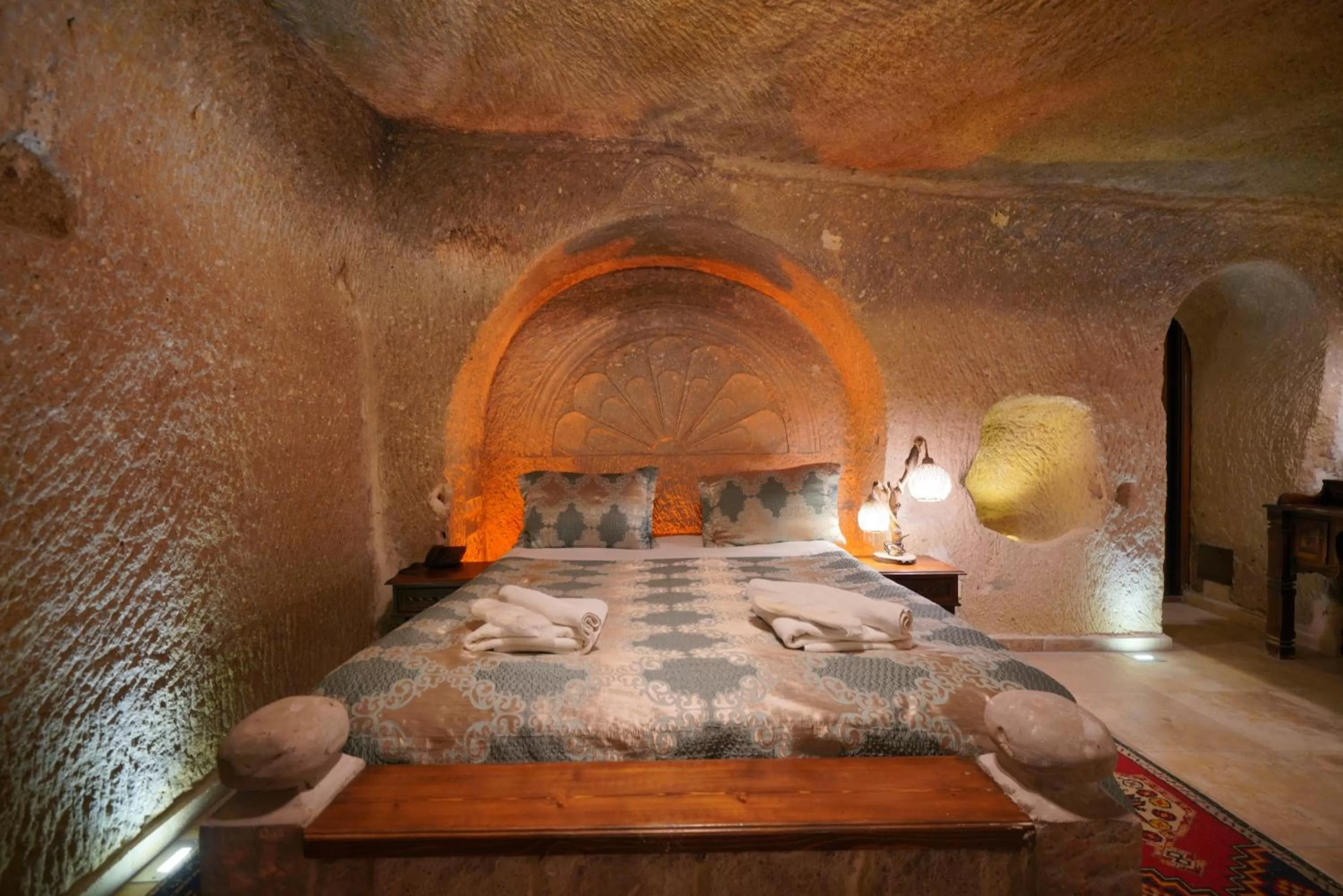 Bed in Shoestring Cave House