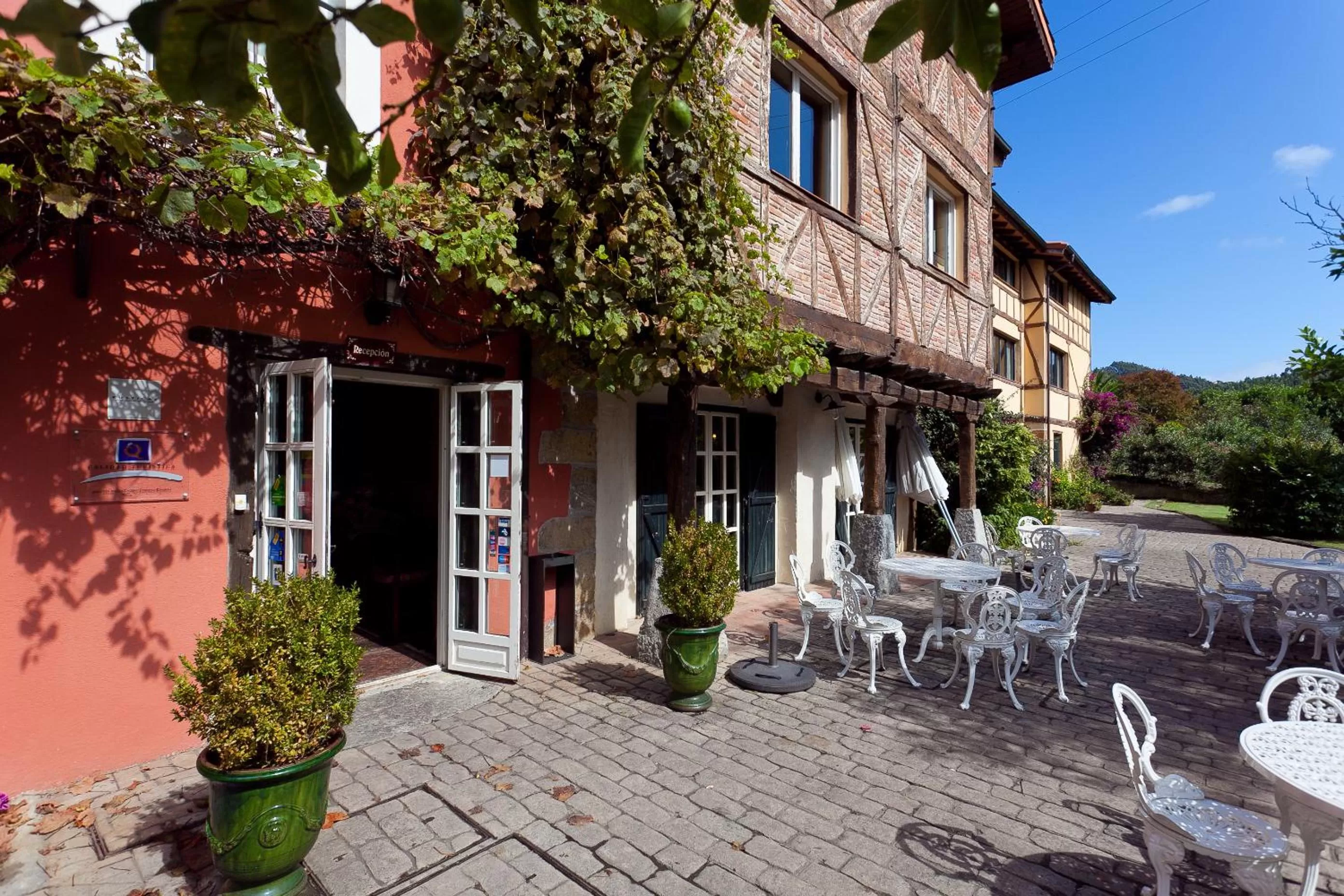 Facade/entrance in Hotel Zubieta
