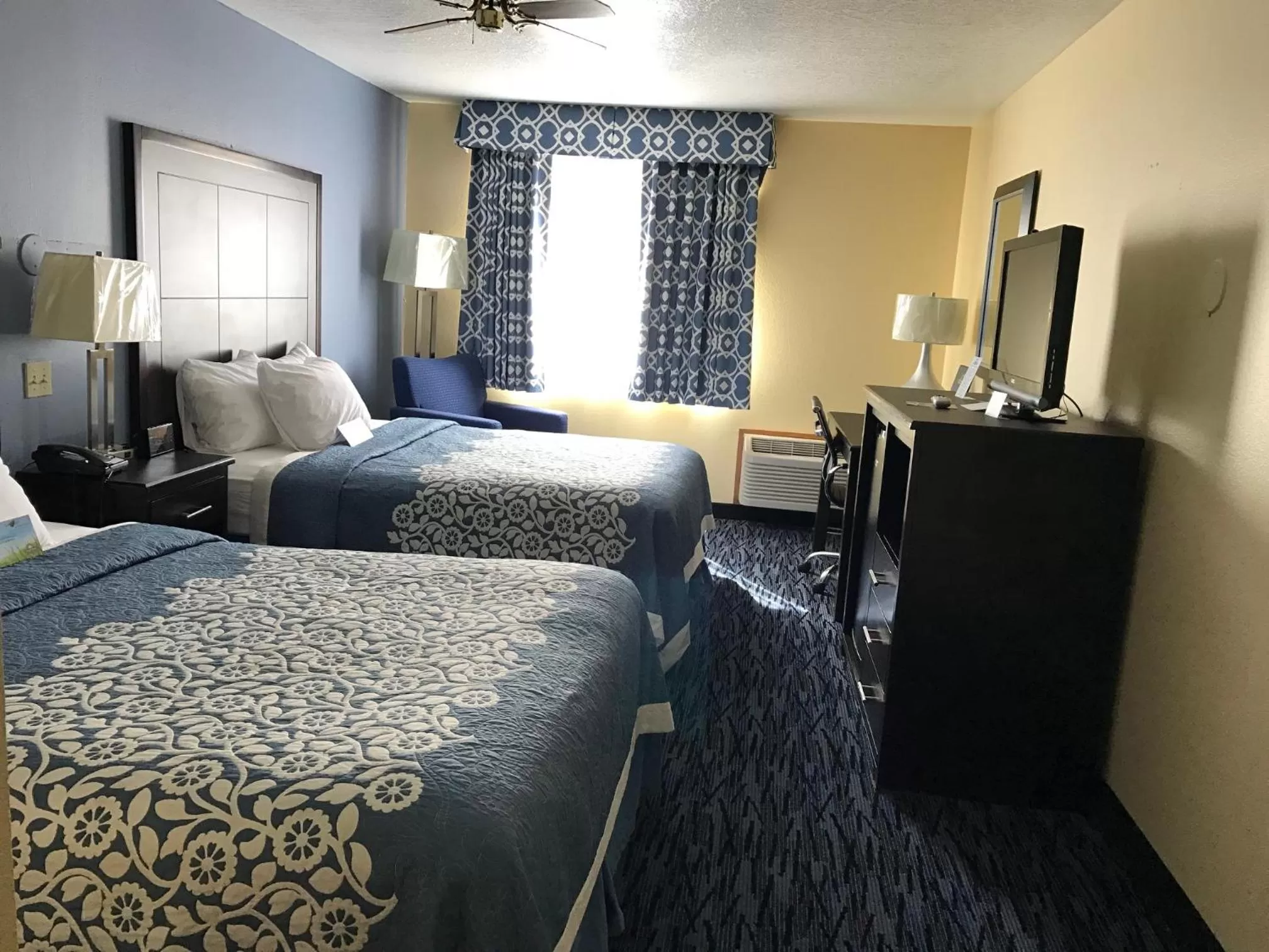 Photo of the whole room, Bed in Days Inn by Wyndham Moab