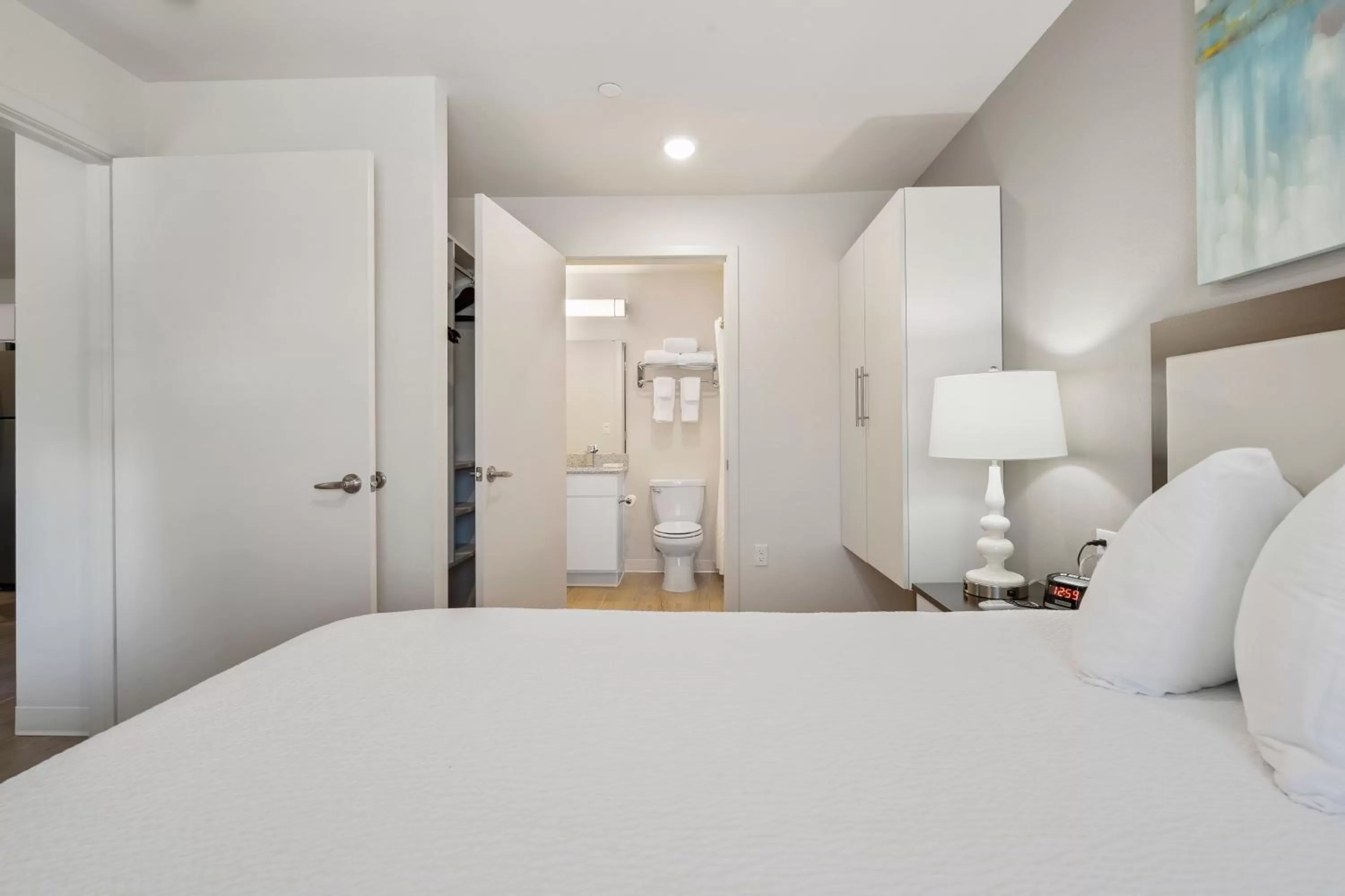 Bedroom, Bed in WaterWalk Extended Stay by Wyndham Kansas City - Overland Pk