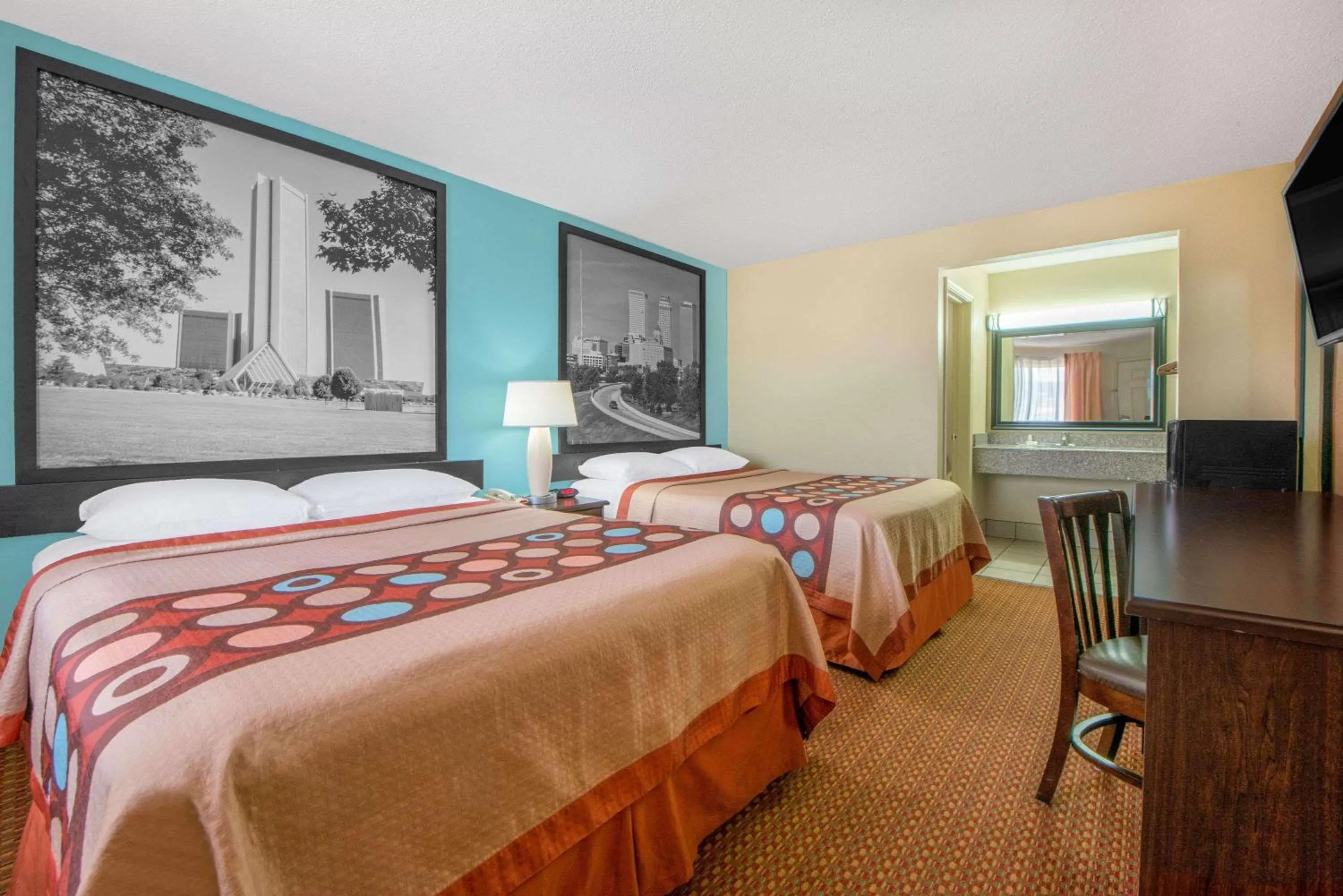 Photo of the whole room, Bed in Super 8 by Wyndham Tulsa - Route 66