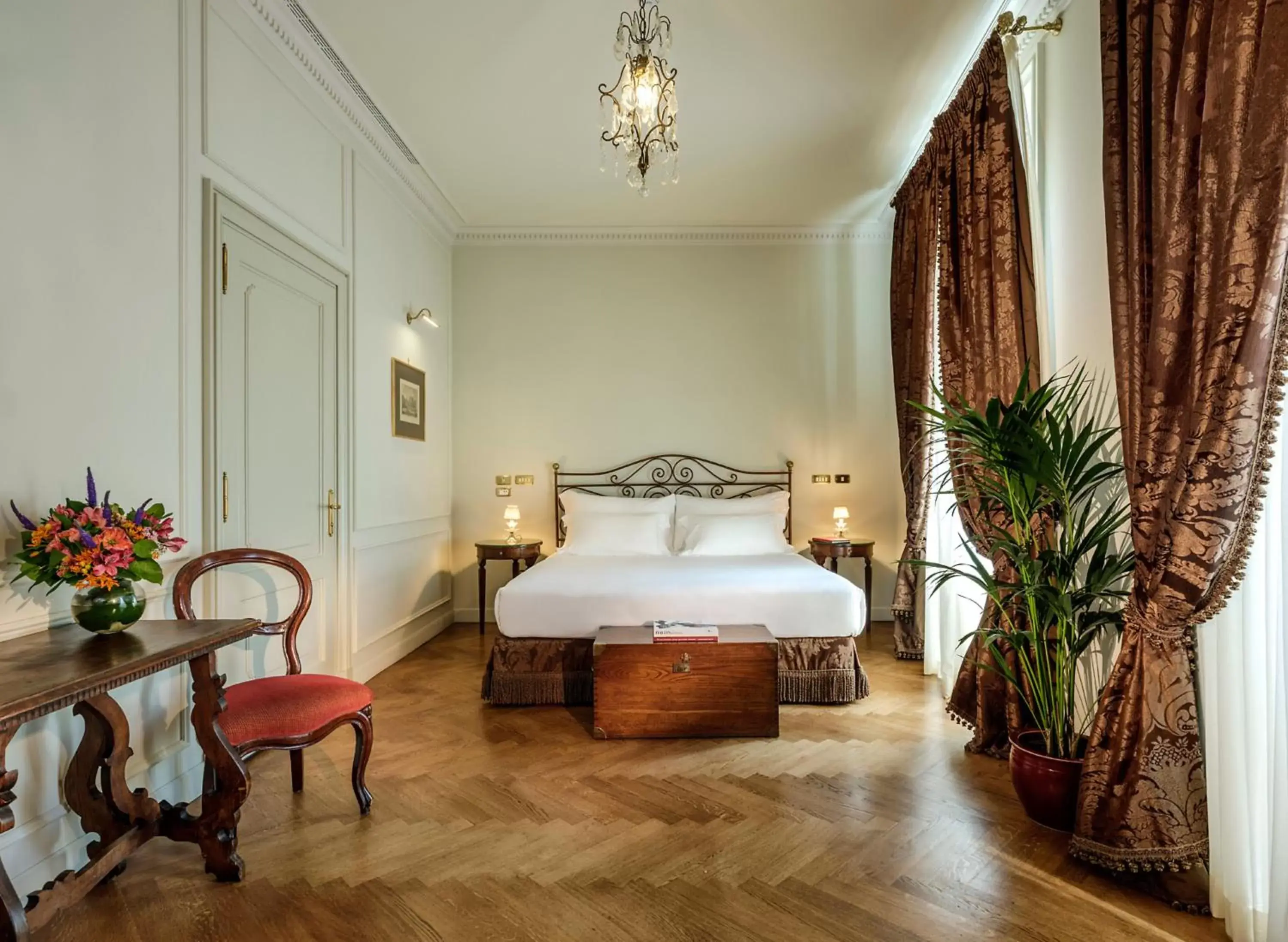 Deluxe Double or Twin Room in Hotel Locarno Deluxe Double or Twin Room in Hotel Locarno