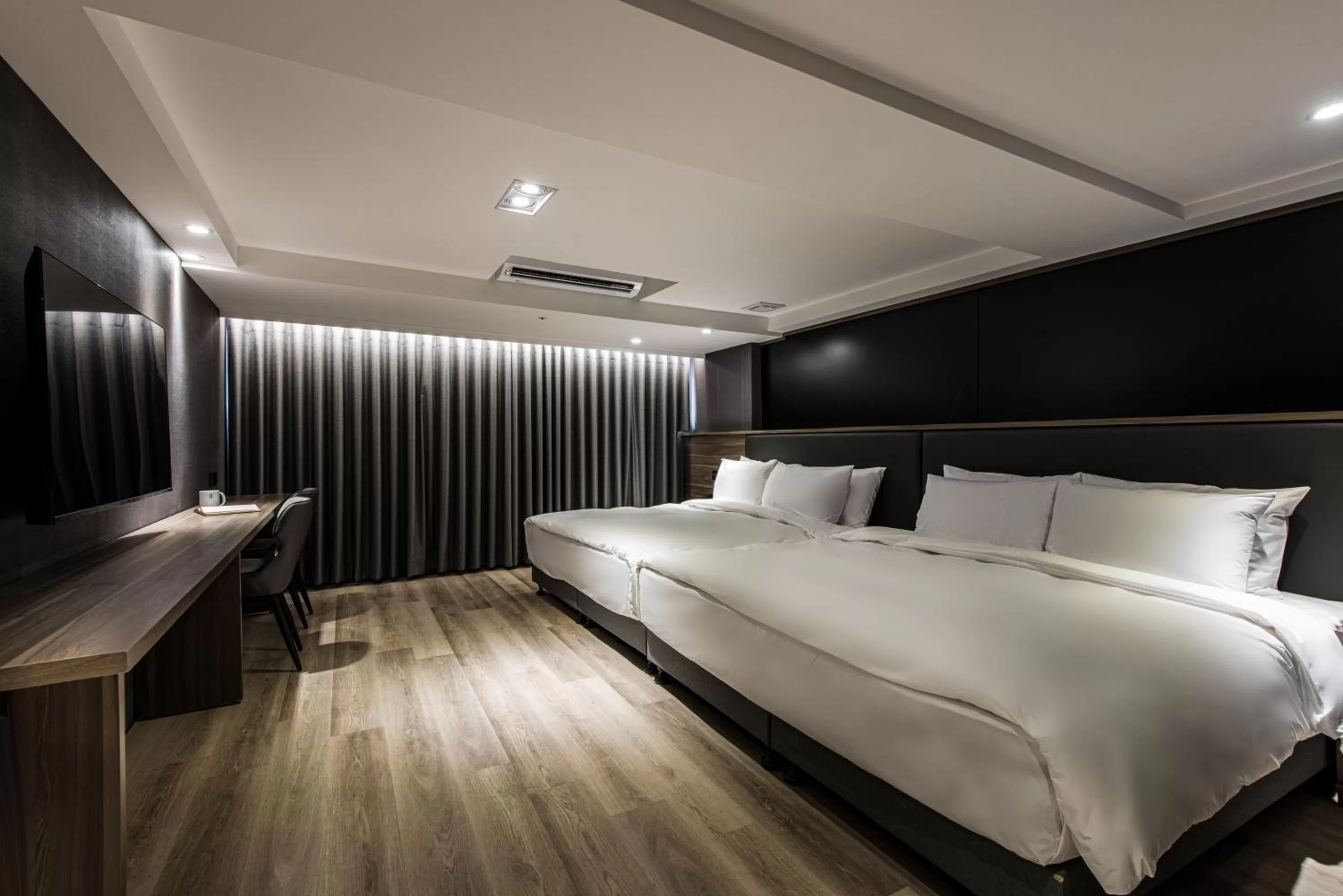 Bed in Autumn Willow Hotel