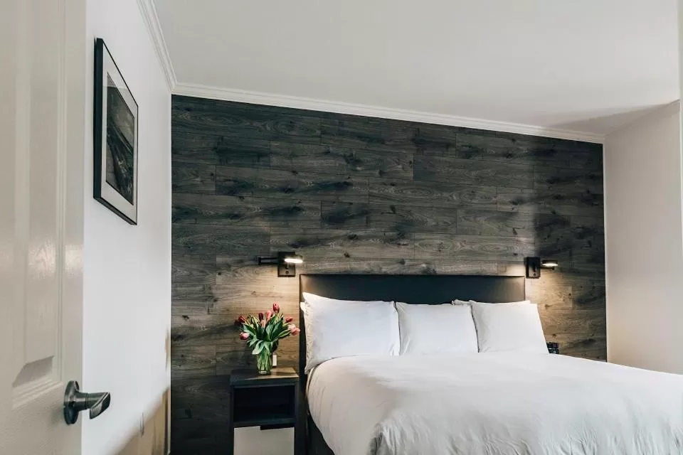 Bedroom, Bed in The Hotel on Pownal