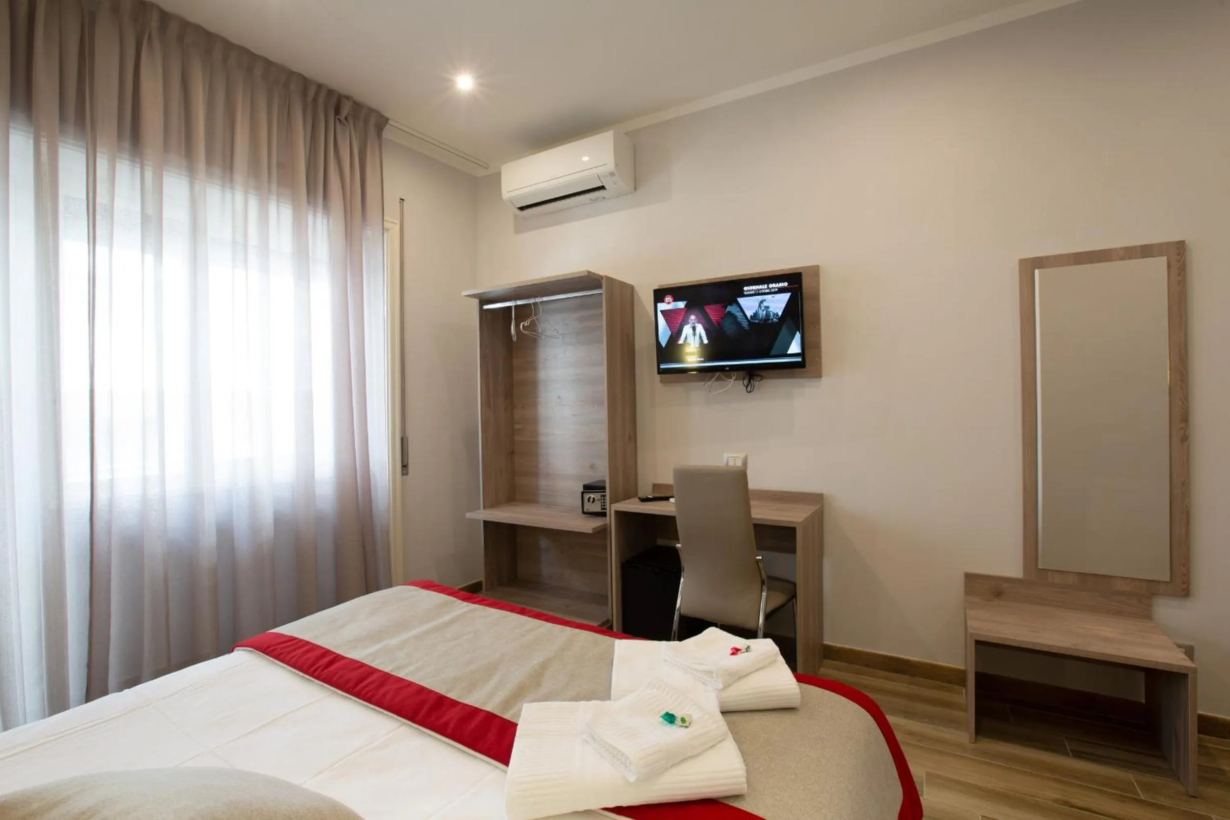 Photo of the whole room, Bed in Vatican City Relais