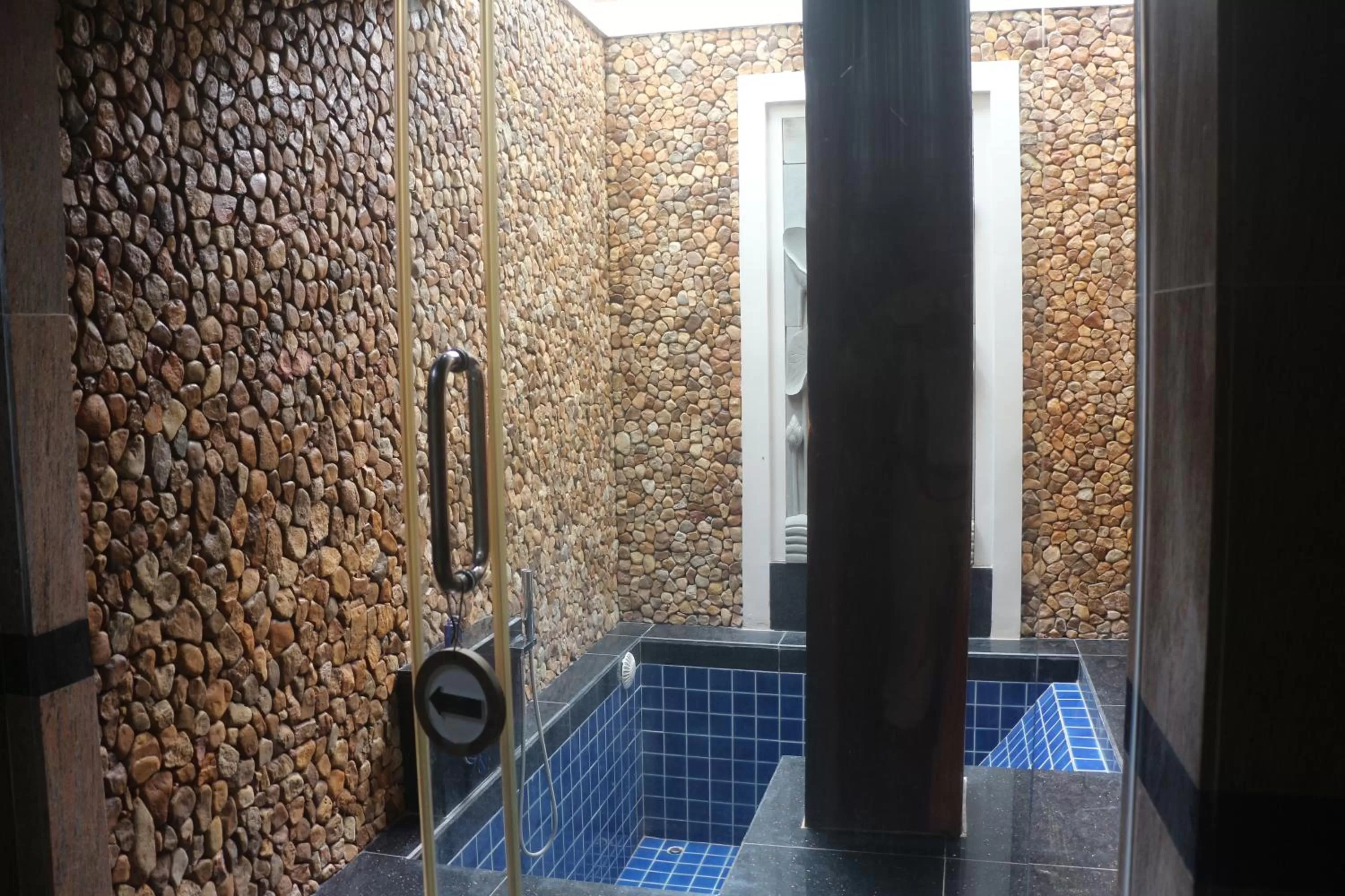 Bathroom in Try Palace Resort-Kep