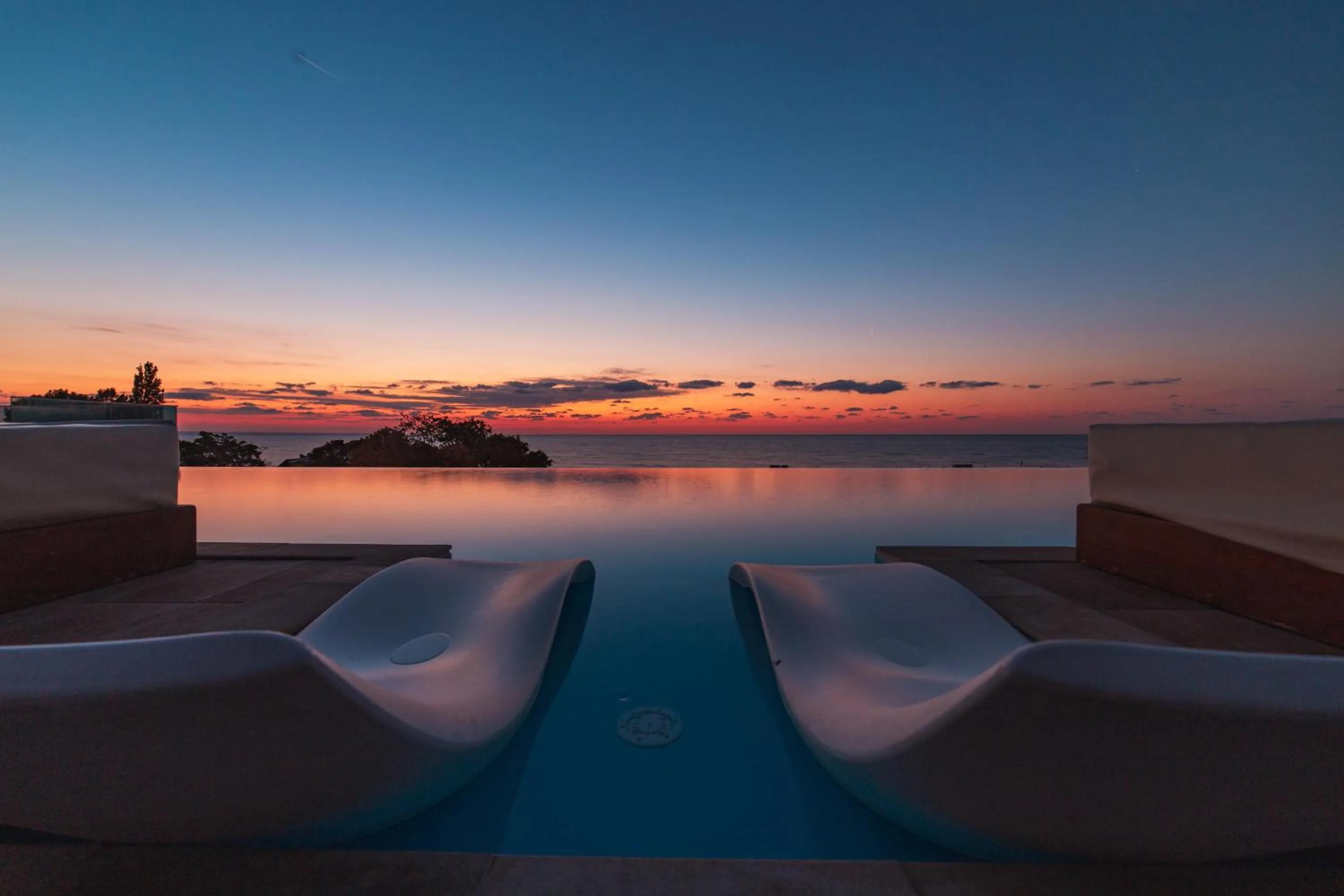 Summer in International Hotel Casino & Tower Suites