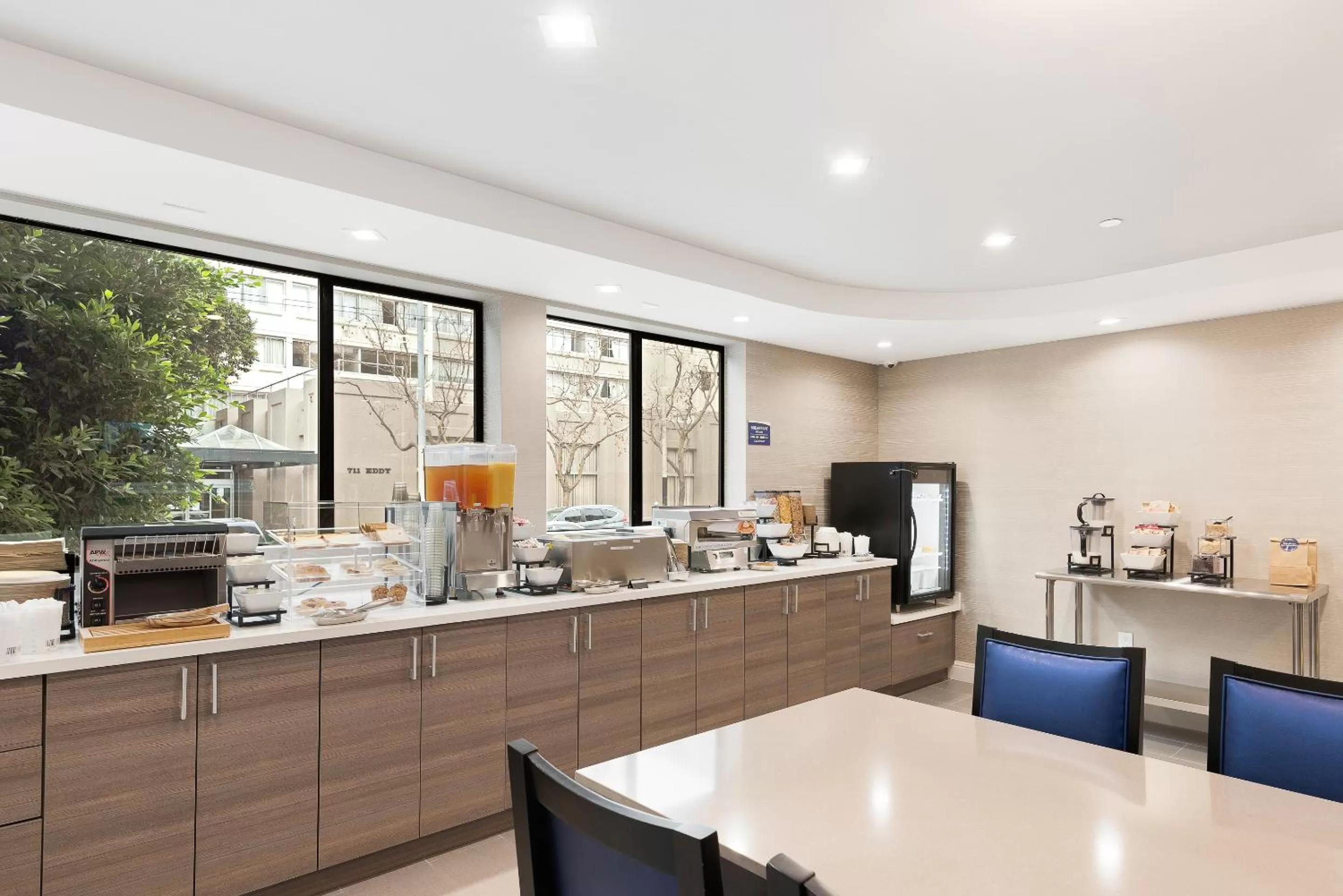 Breakfast in Best Western Red Coach Inn